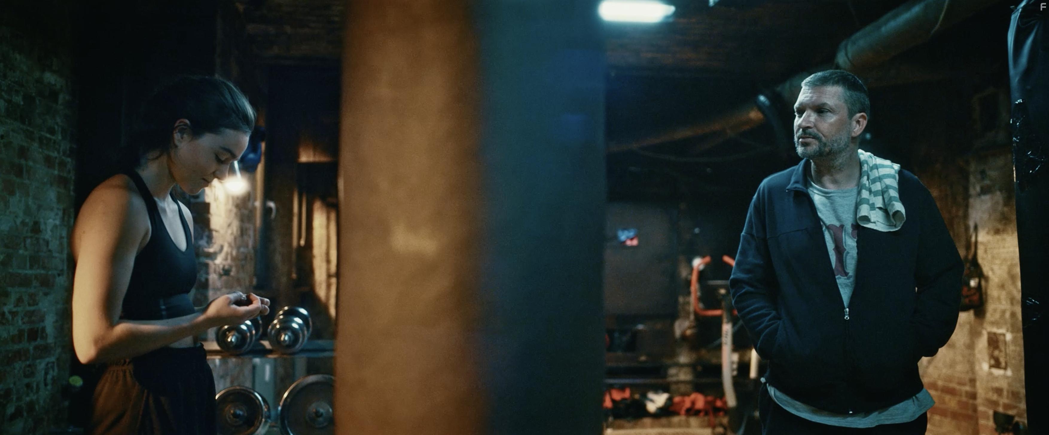 Hardy Krger Jr. and Luise Gromann in Uppercut (2021)