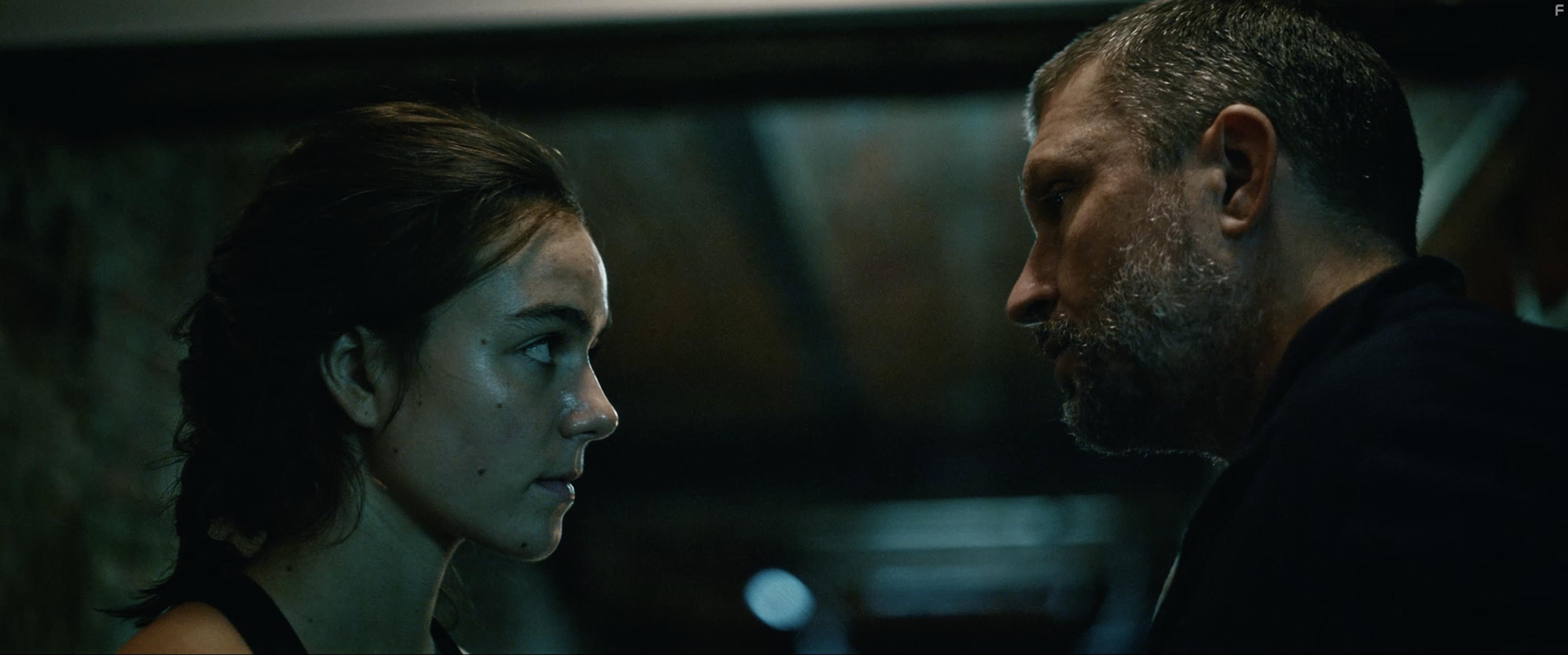 Hardy Krger Jr. and Luise Gromann in Uppercut (2021)