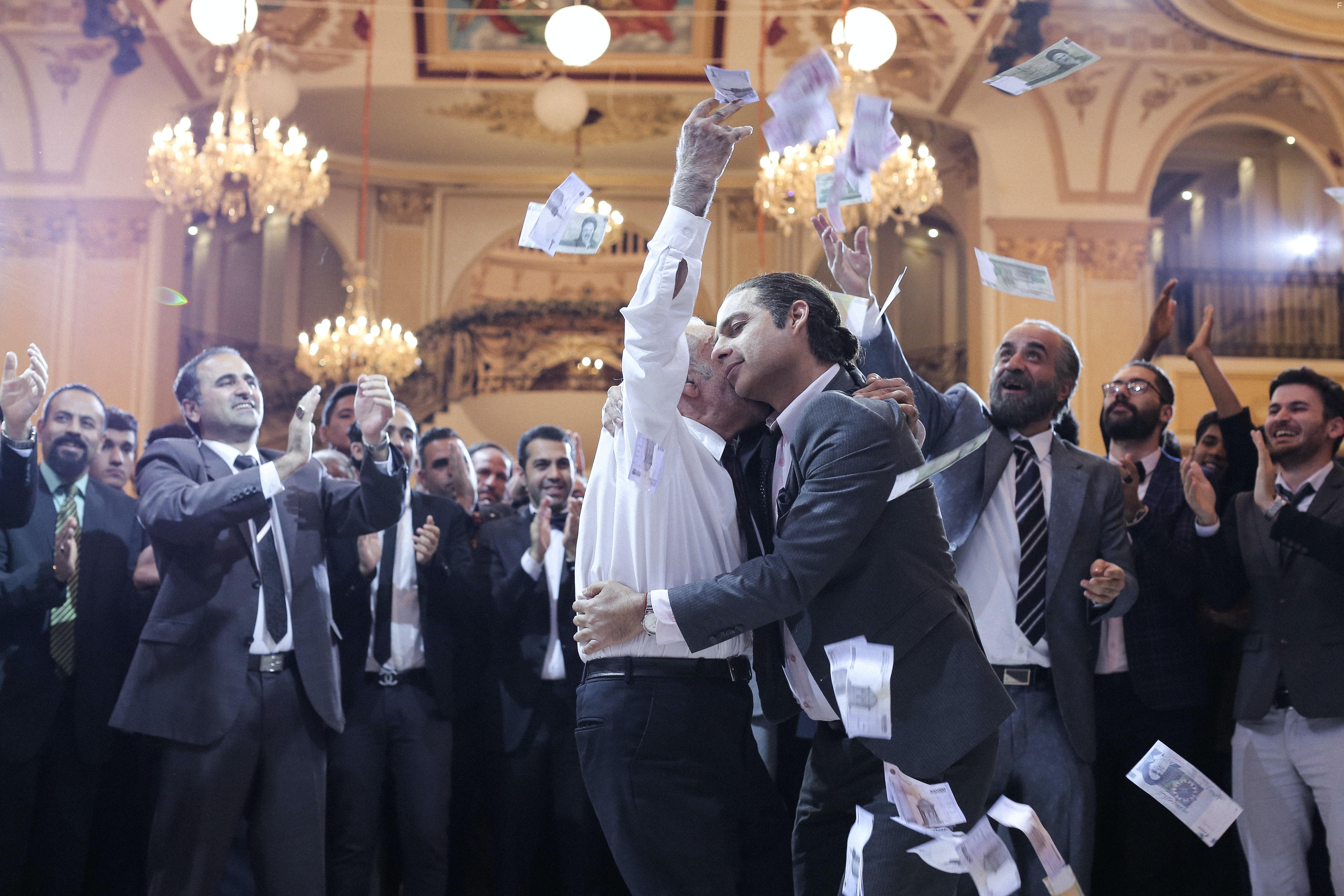 Saeed Poursamimi and Payman Maadi in Leila's Brothers (2022)