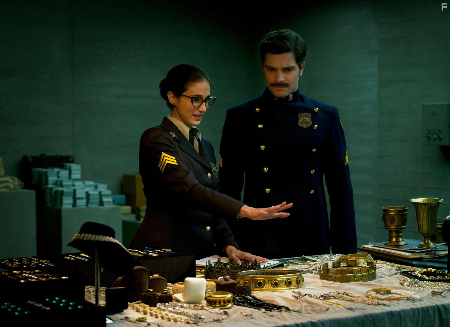 Linda Caridi and Alessio Lapice in Diabolik - Ginko all'attacco! (2022)