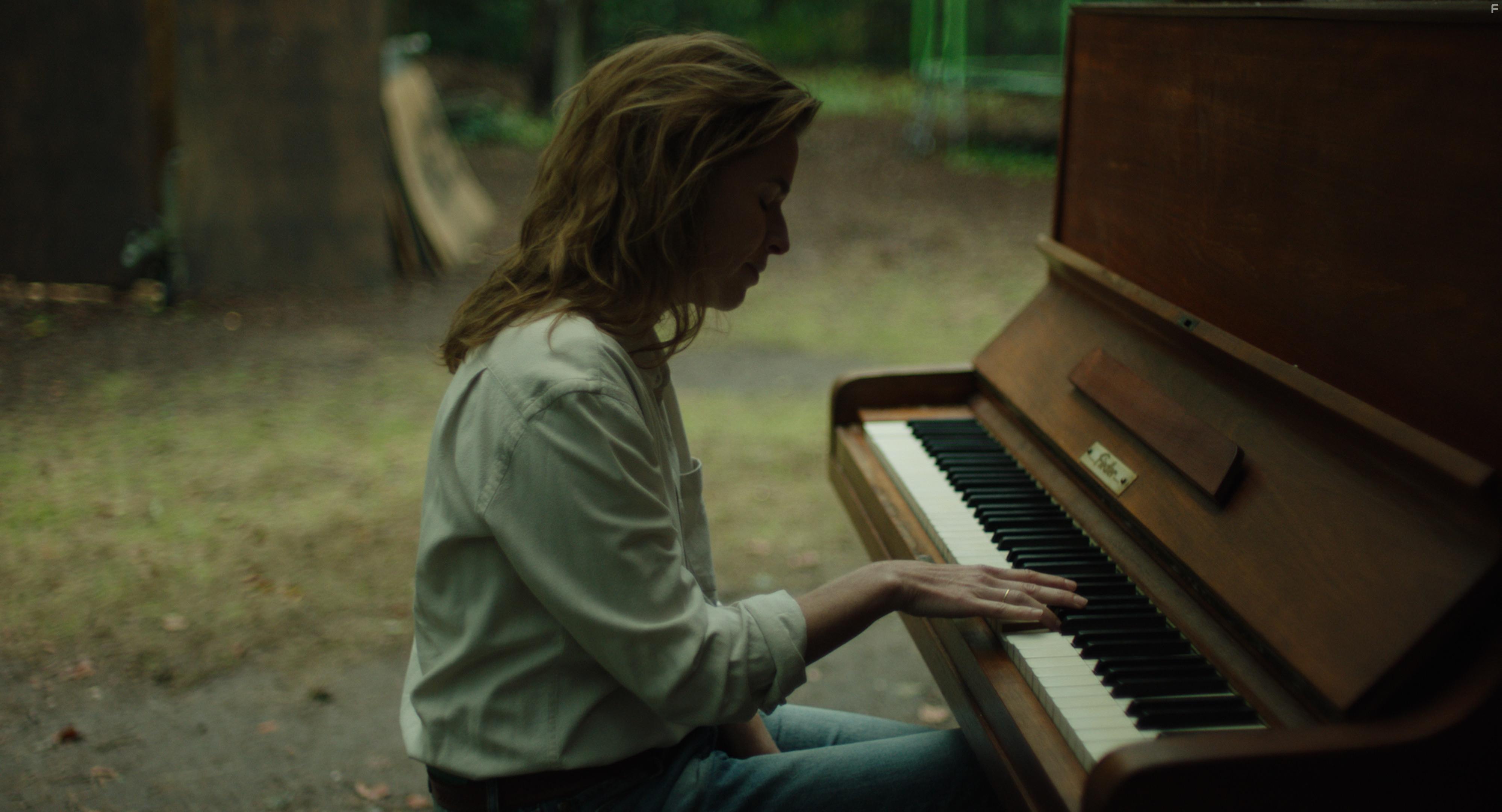 Thekla Reuten in Narcosis (2022)