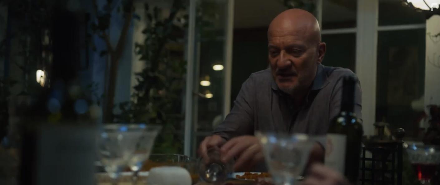 Claudio Bisio in Vicini di casa (2022)