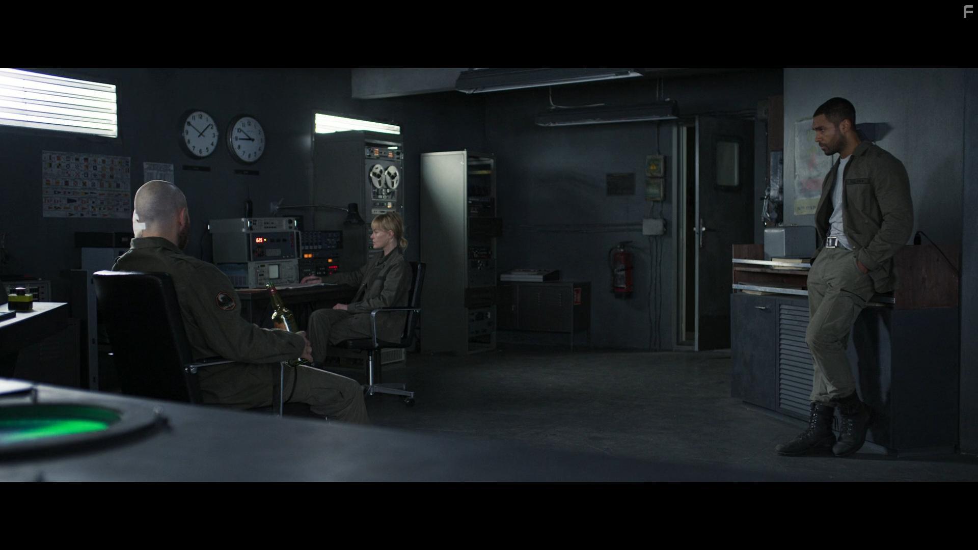 Kate Bosworth, Martin McCann, and Lucien Laviscount in Last Sentinel (2023)