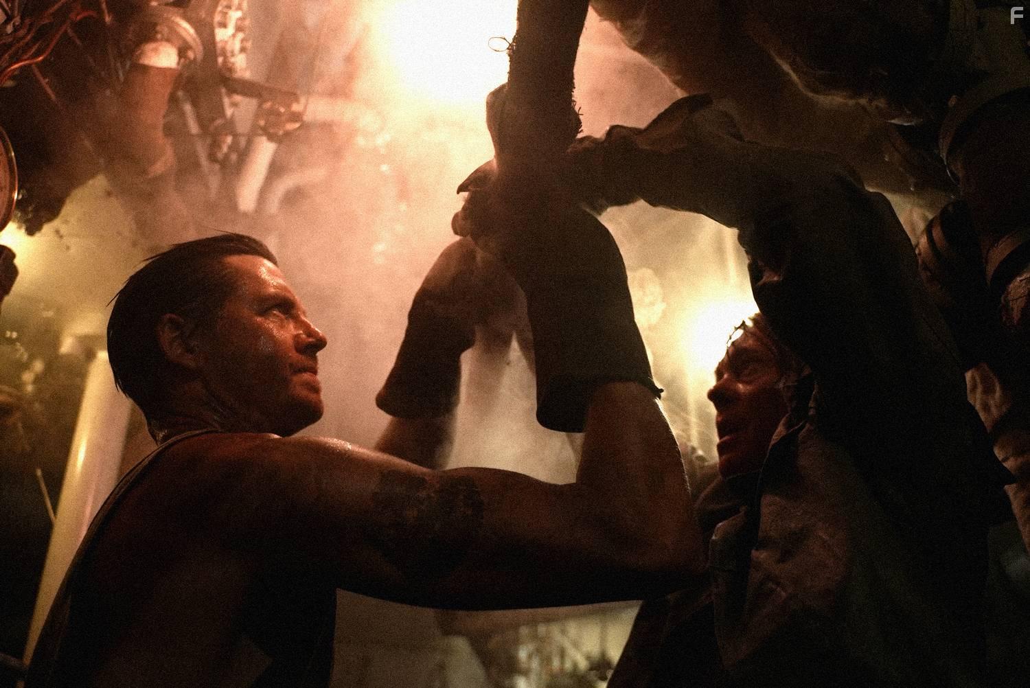 Kristoffer Joner and Pl Sverre Hagen in Krigsseileren (2022)