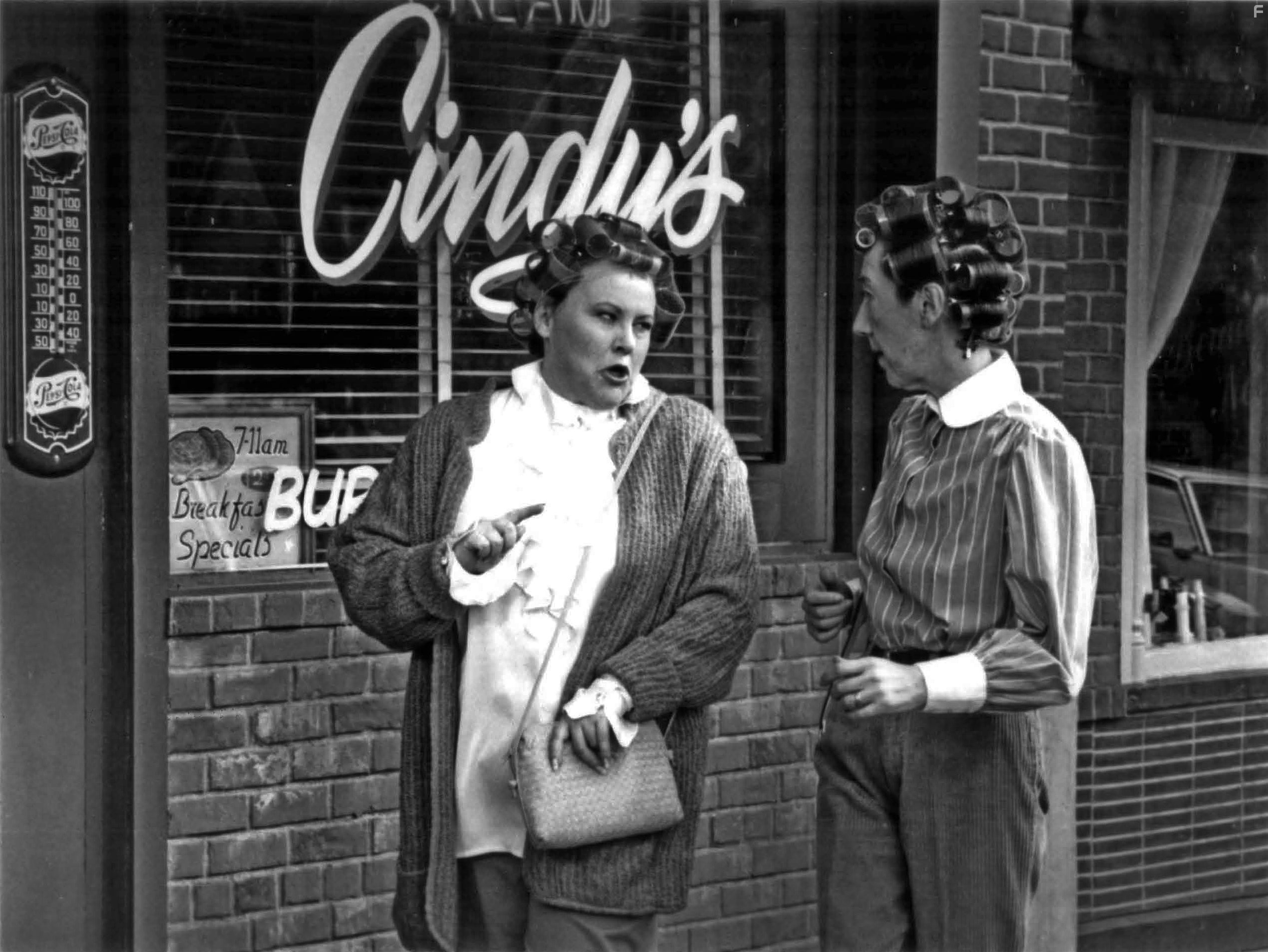 Edie McClurg in Эльвира: Повелительница тьмы (1988)