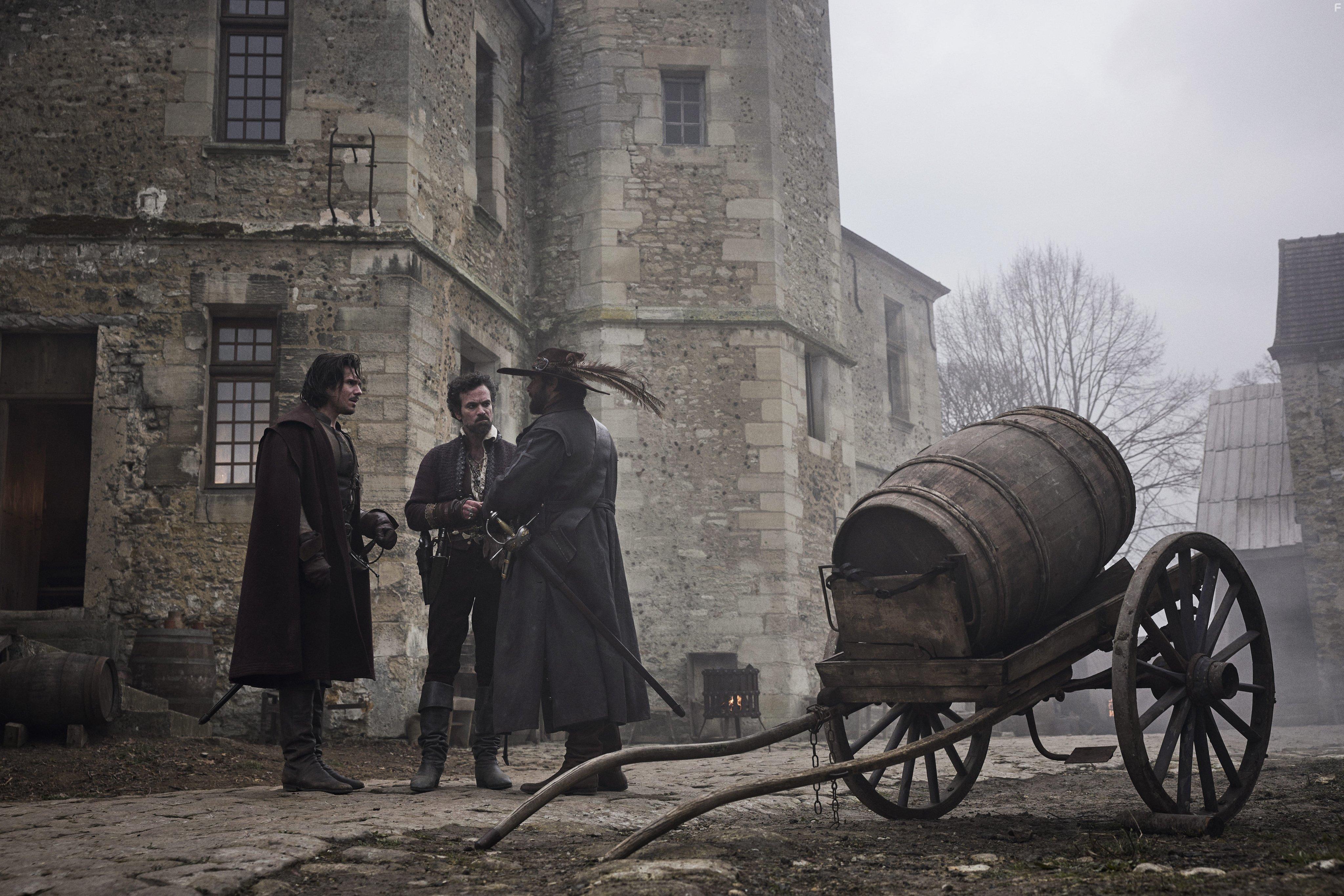 Romain Duris, Franois Civil, and Pio Marma in Les trois mousquetaires: D'Artagnan (2023)