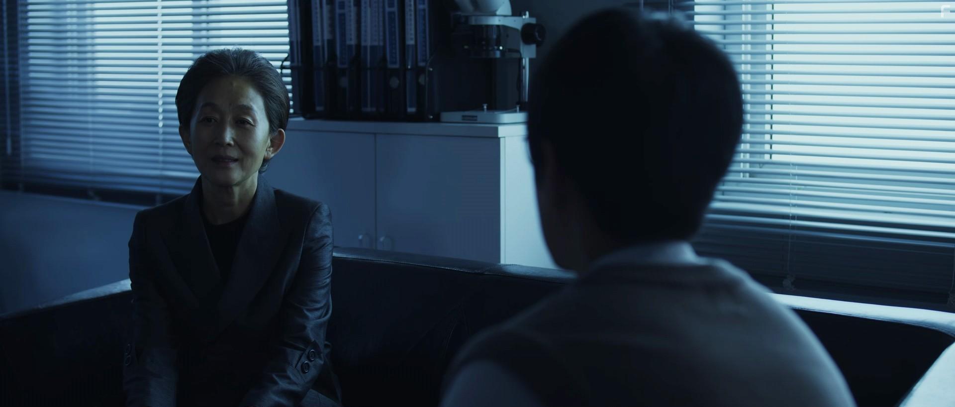 Jin Chen and Luyi Zhang in San ti (2023)