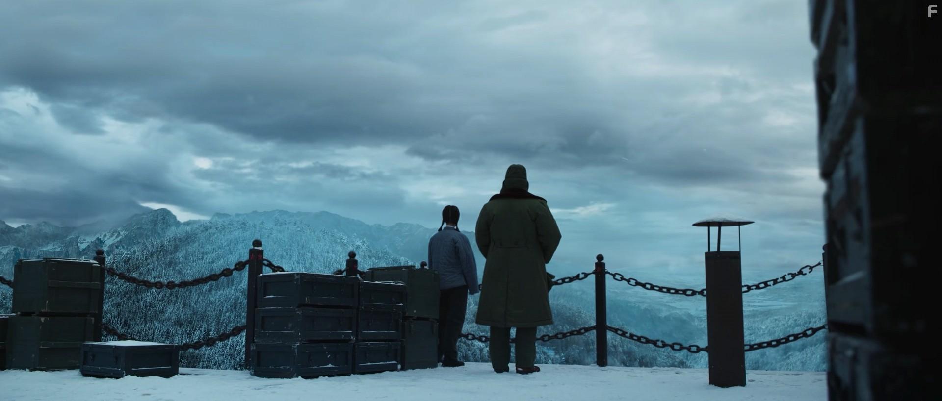 Songyan Tu and Ziwen Wang in San ti (2023)