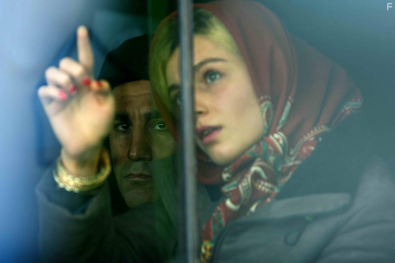 Mahsa Hejazi and Mohsen Tanabandeh in Jang-e jahani sevom (2022)