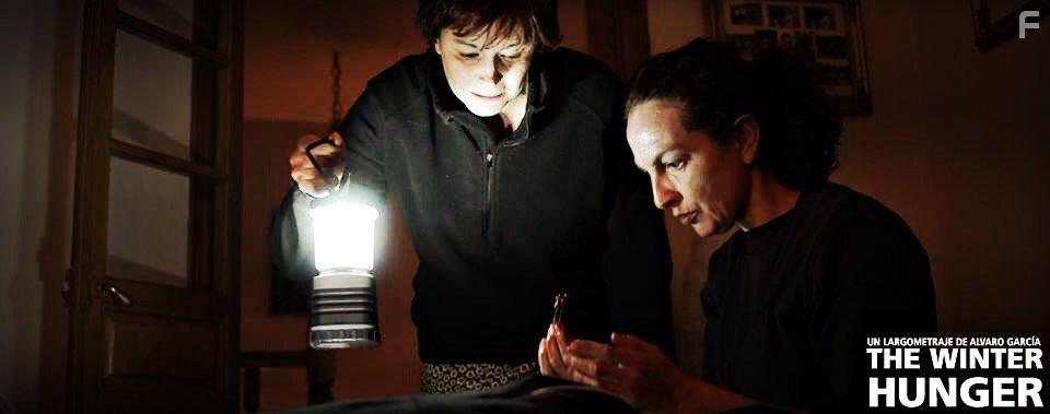 Ana Luisa Prez de la Osa and Mariu Ruz Ortz in The Winter Hunger (2021)