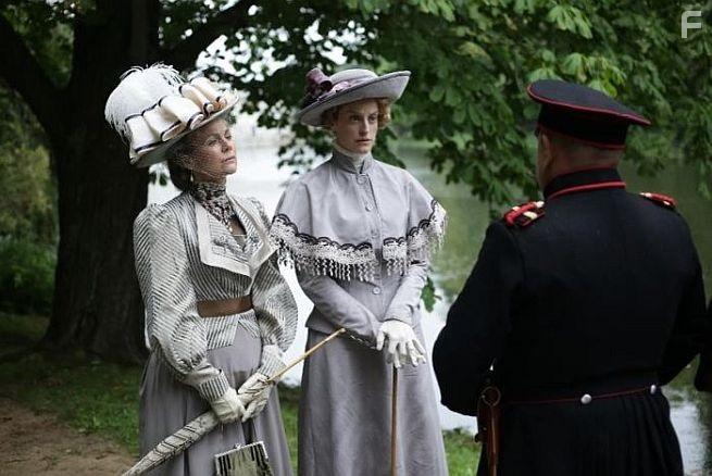 Monika Krzywkowska and Sonia Mietielica in Polowanie na cmy (2023)