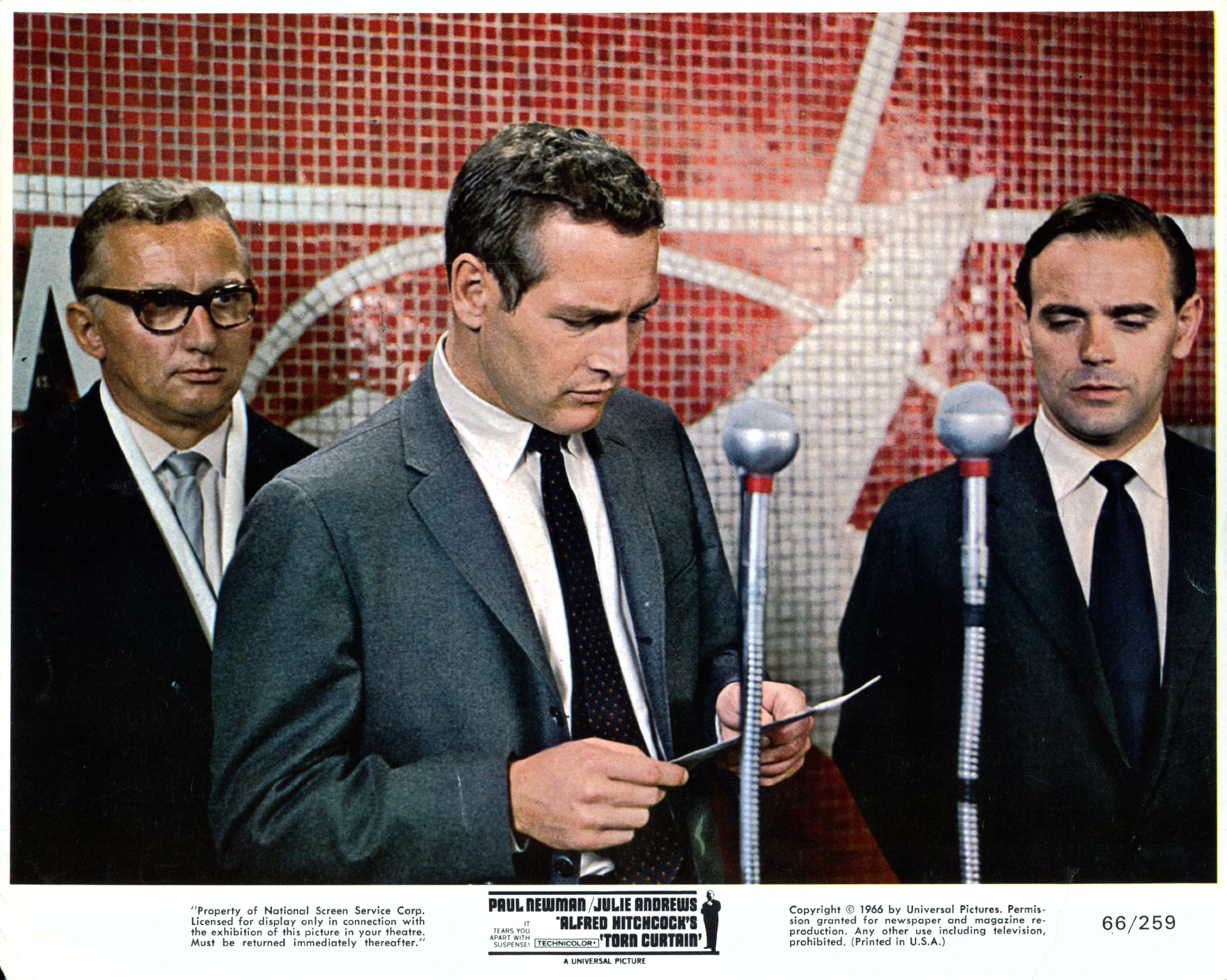 Paul Newman in Разорванный занавес (1966)