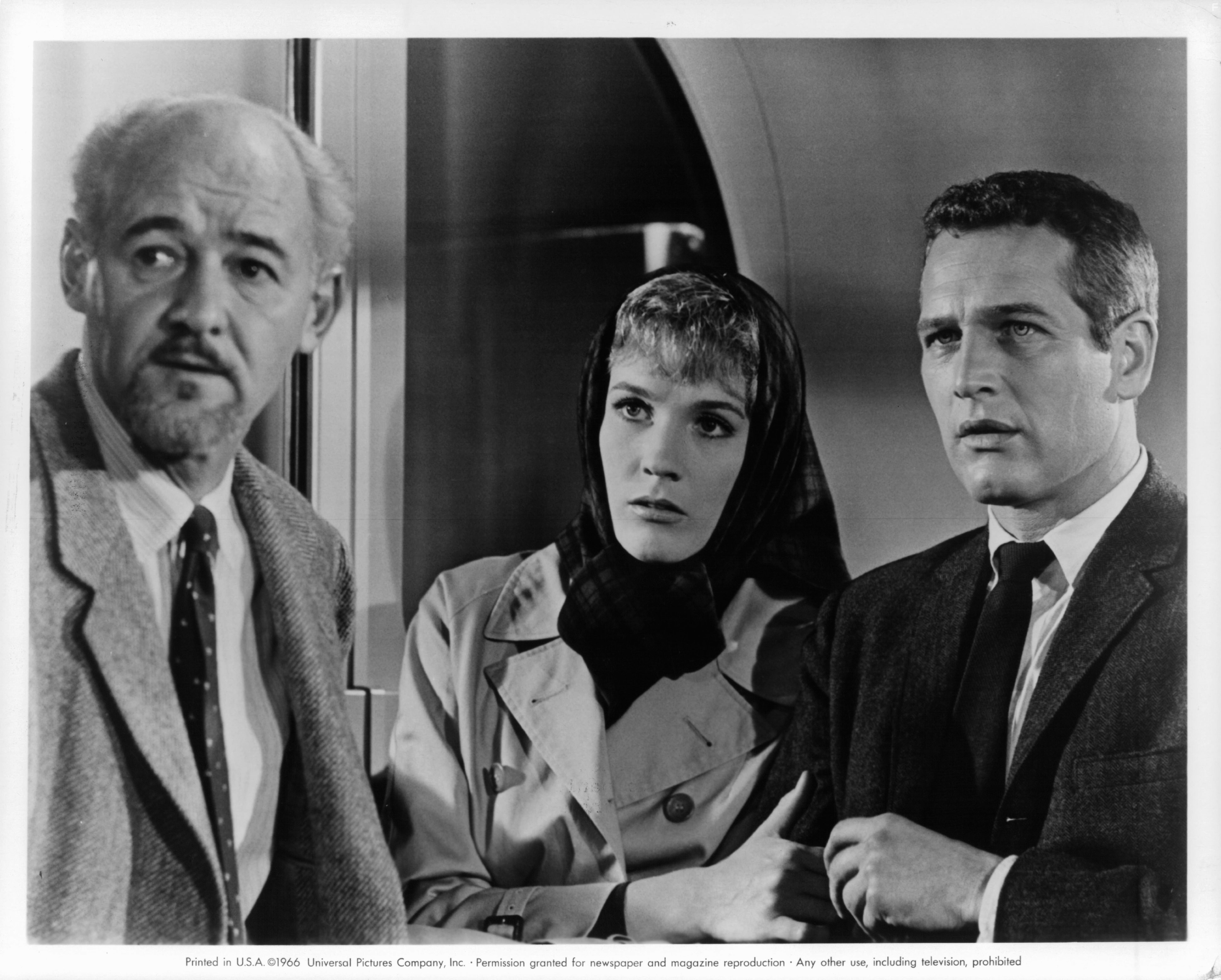 Paul Newman, Julie Andrews, and David Opatoshu in Разорванный занавес (1966)