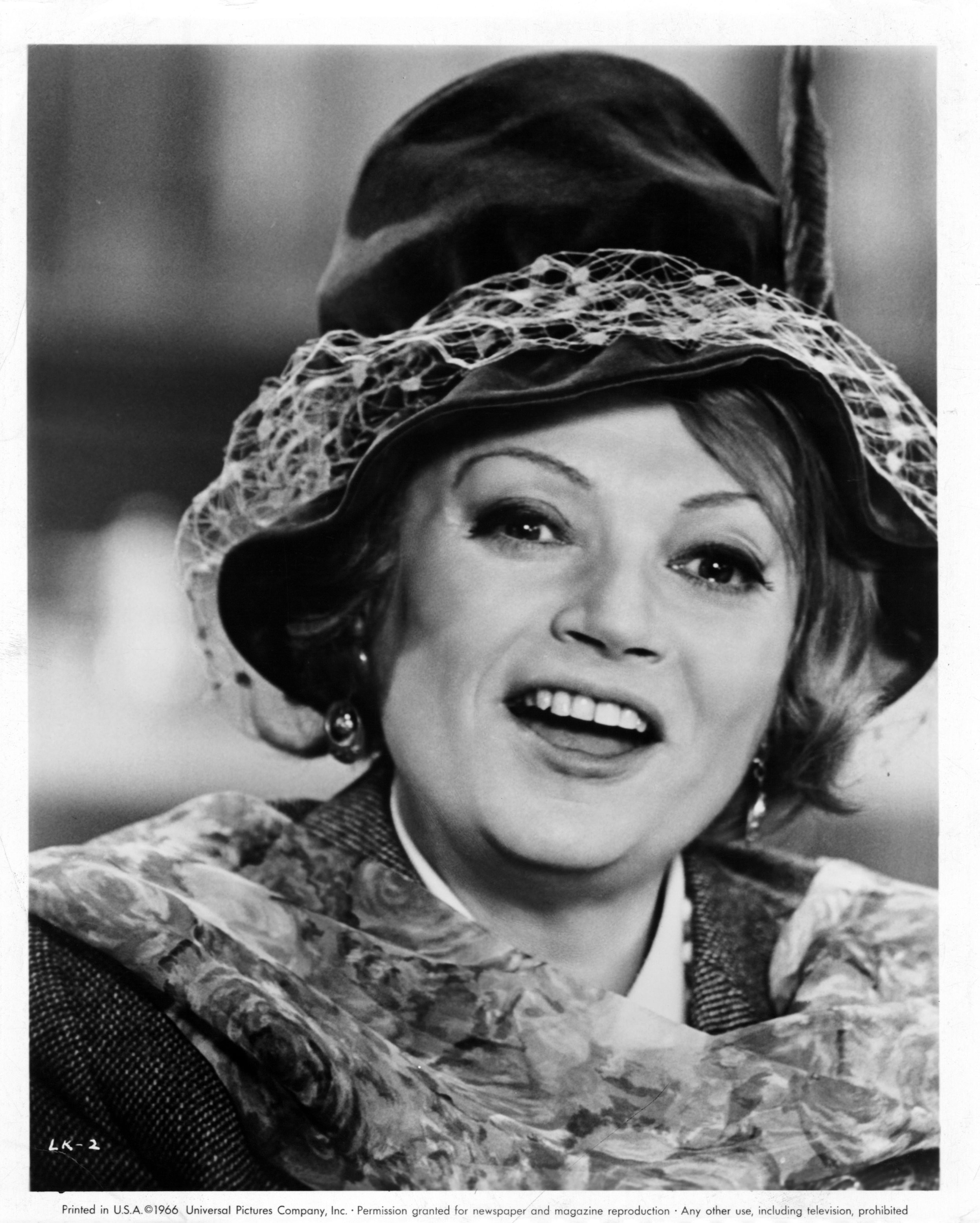 Lila Kedrova in Разорванный занавес (1966)