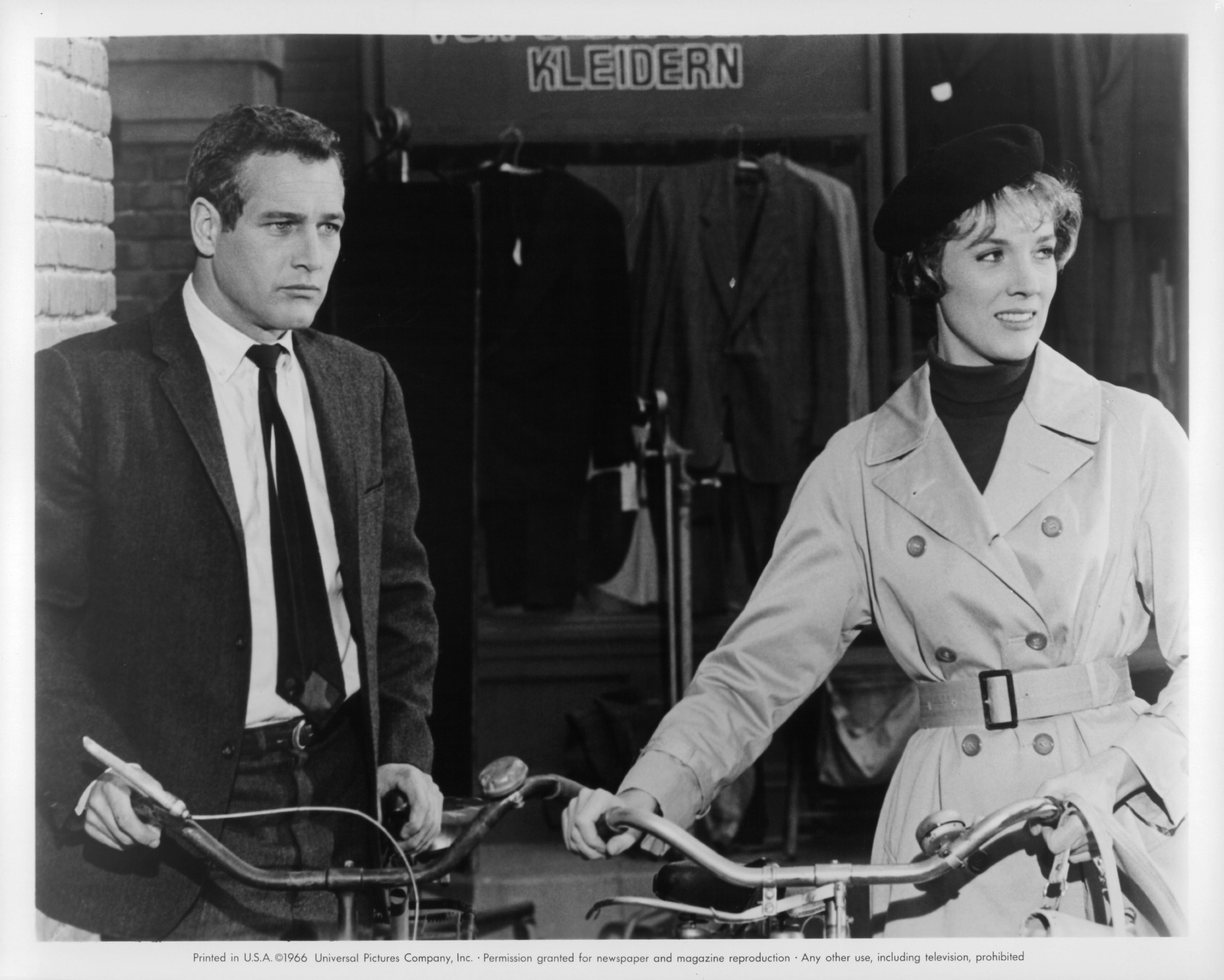 Paul Newman and Julie Andrews in Разорванный занавес (1966)