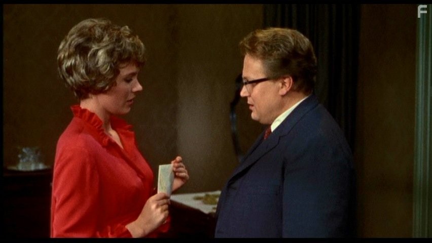 Julie Andrews and G?nter Strack in Разорванный занавес (1966)