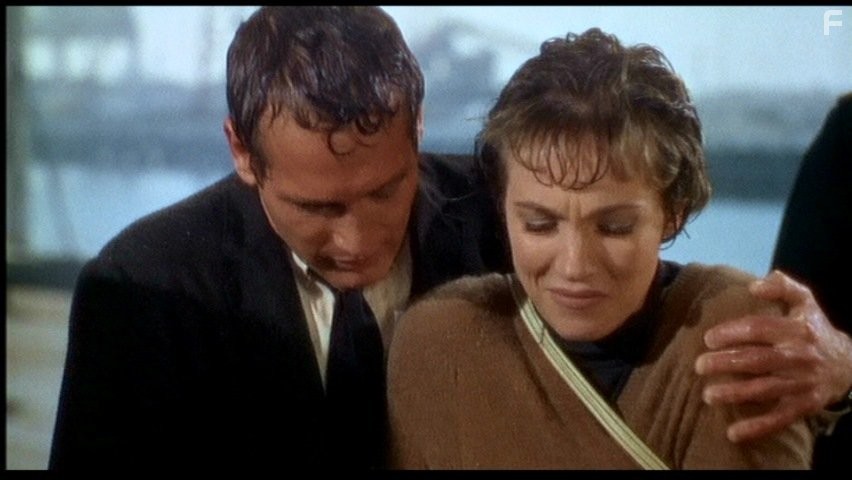 Paul Newman and Julie Andrews in Разорванный занавес (1966)