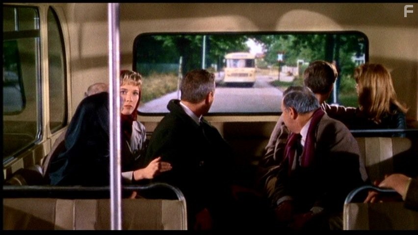 Paul Newman and Julie Andrews in Разорванный занавес (1966)