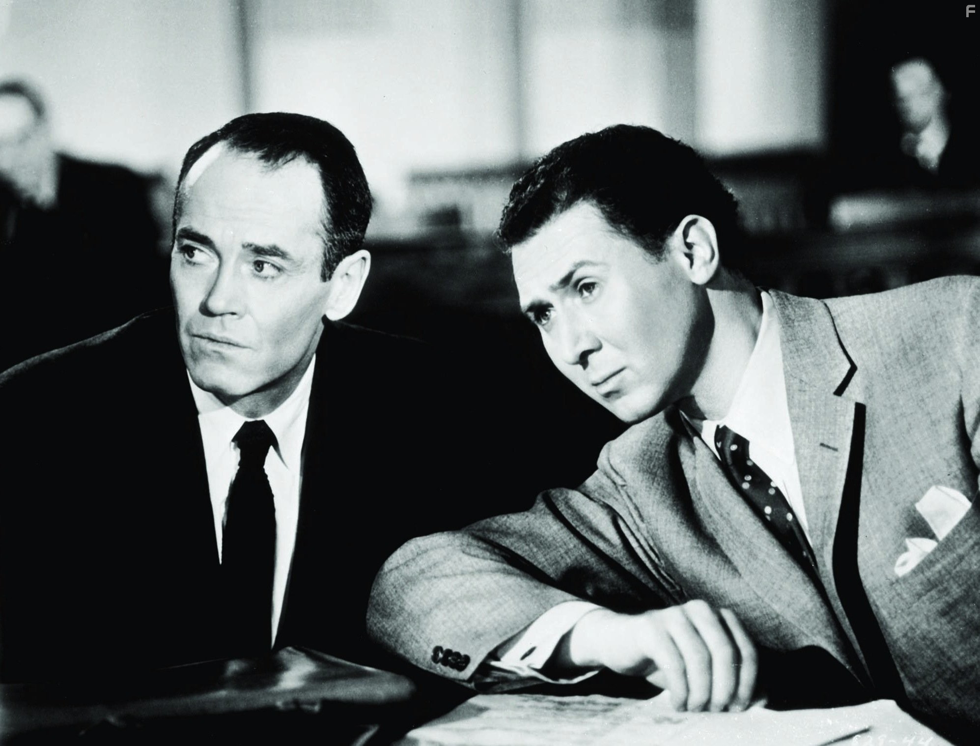 Henry Fonda and Anthony Quayle in Не тот человек (1956)