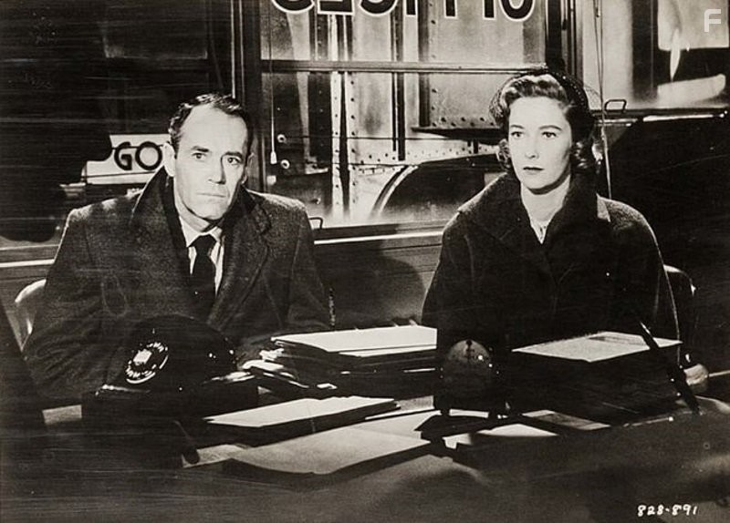 Henry Fonda and Vera Miles in Не тот человек (1956)