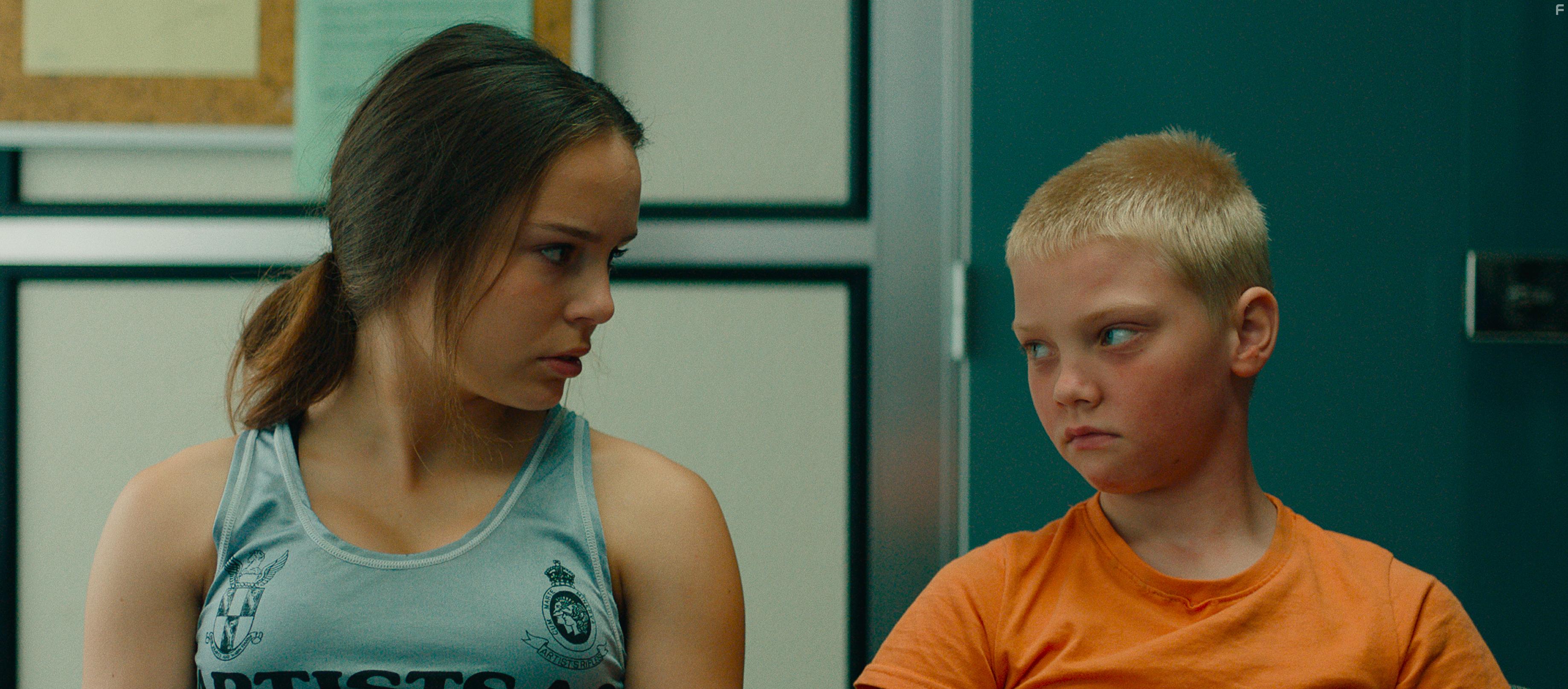 Mallory Wanecque and Timo Mahaut in Les pires (2022)