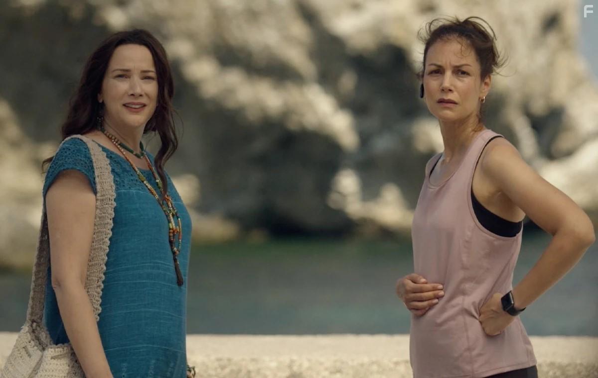 Janset and Defne Kayalar in Sakli (2021)