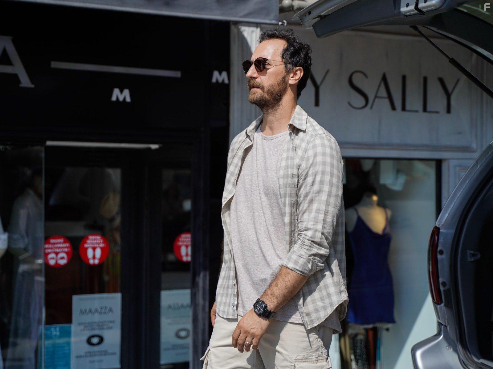 Firat elik in Sakli (2021)