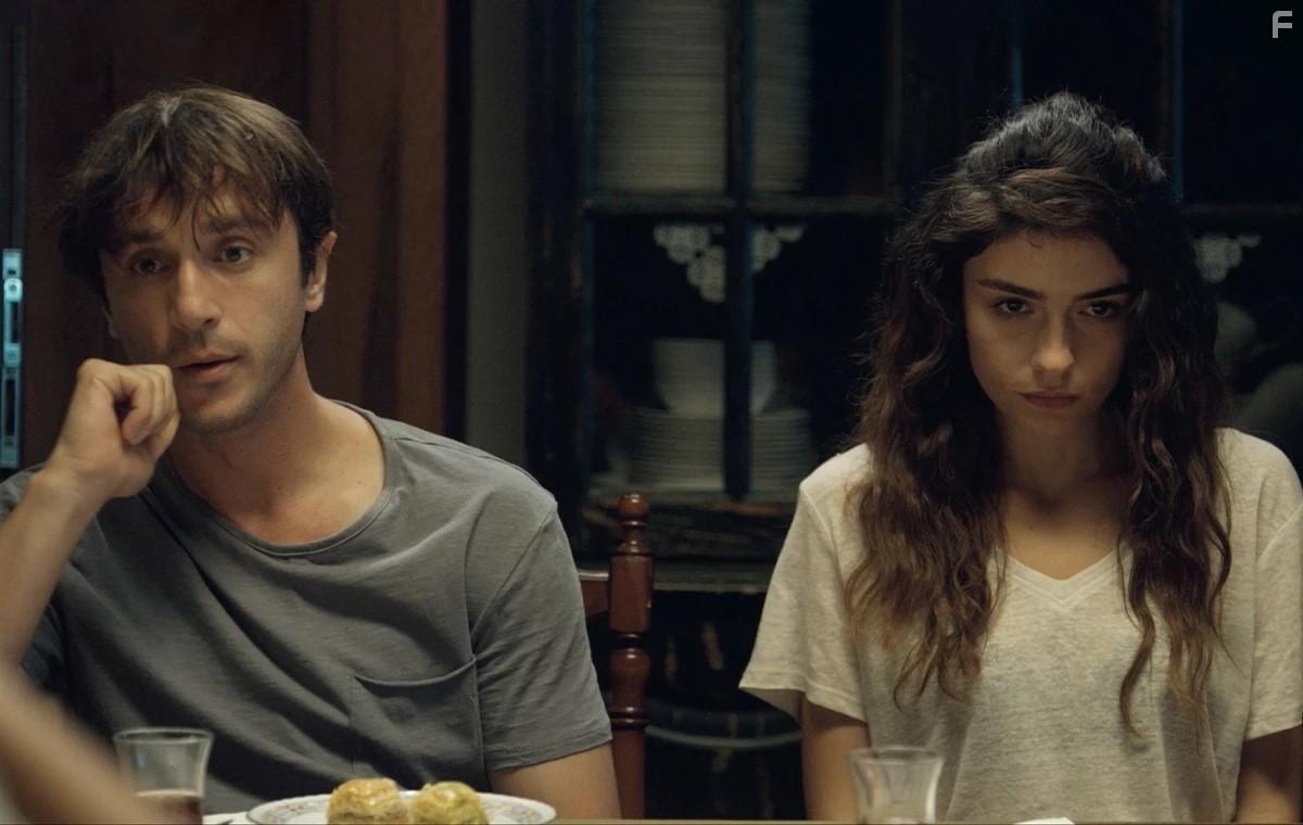 Ahmet Rifat Sungar and Hazar Ergl in Sakli (2021)