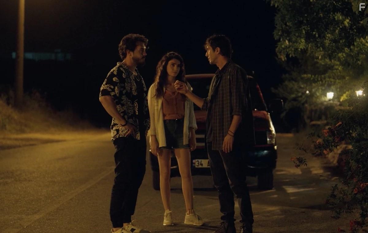 Ahmet Rifat Sungar, Hazar Ergl, and Ismail Ege Sasmaz in Sakli (2021)