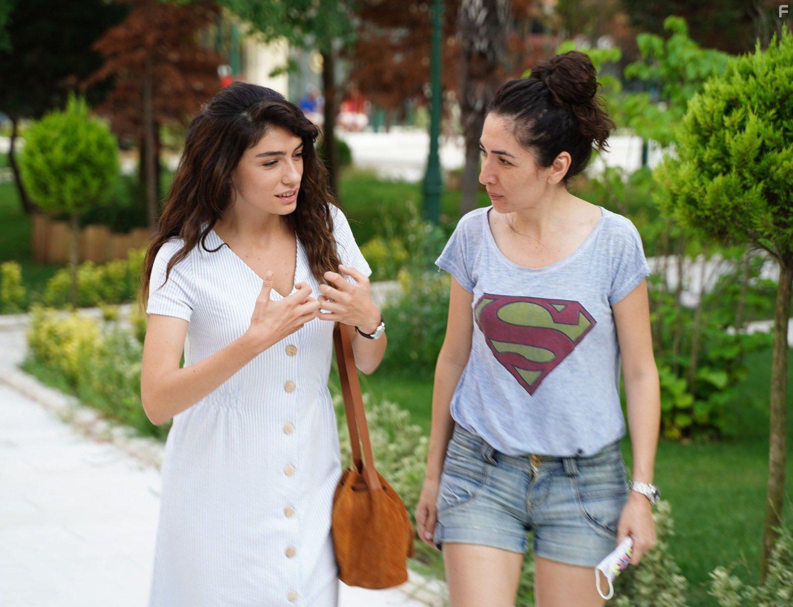 Hazar Ergl in Sakli (2021)