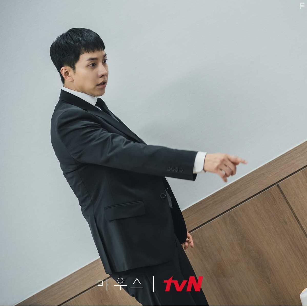 Lee Seung-gi in Mauseu (2021)