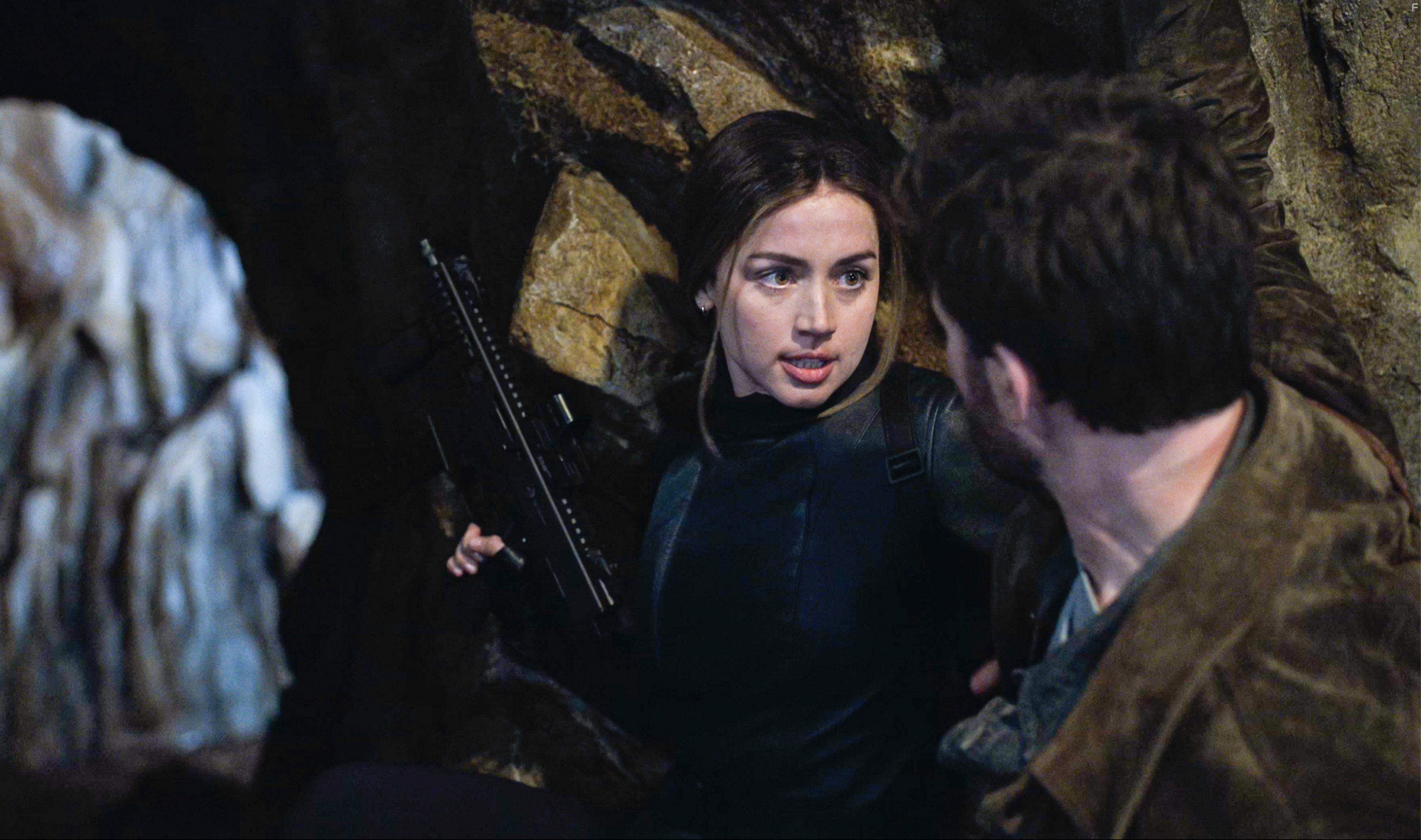 Chris Evans and Ana de Armas in Ghosted (2023)