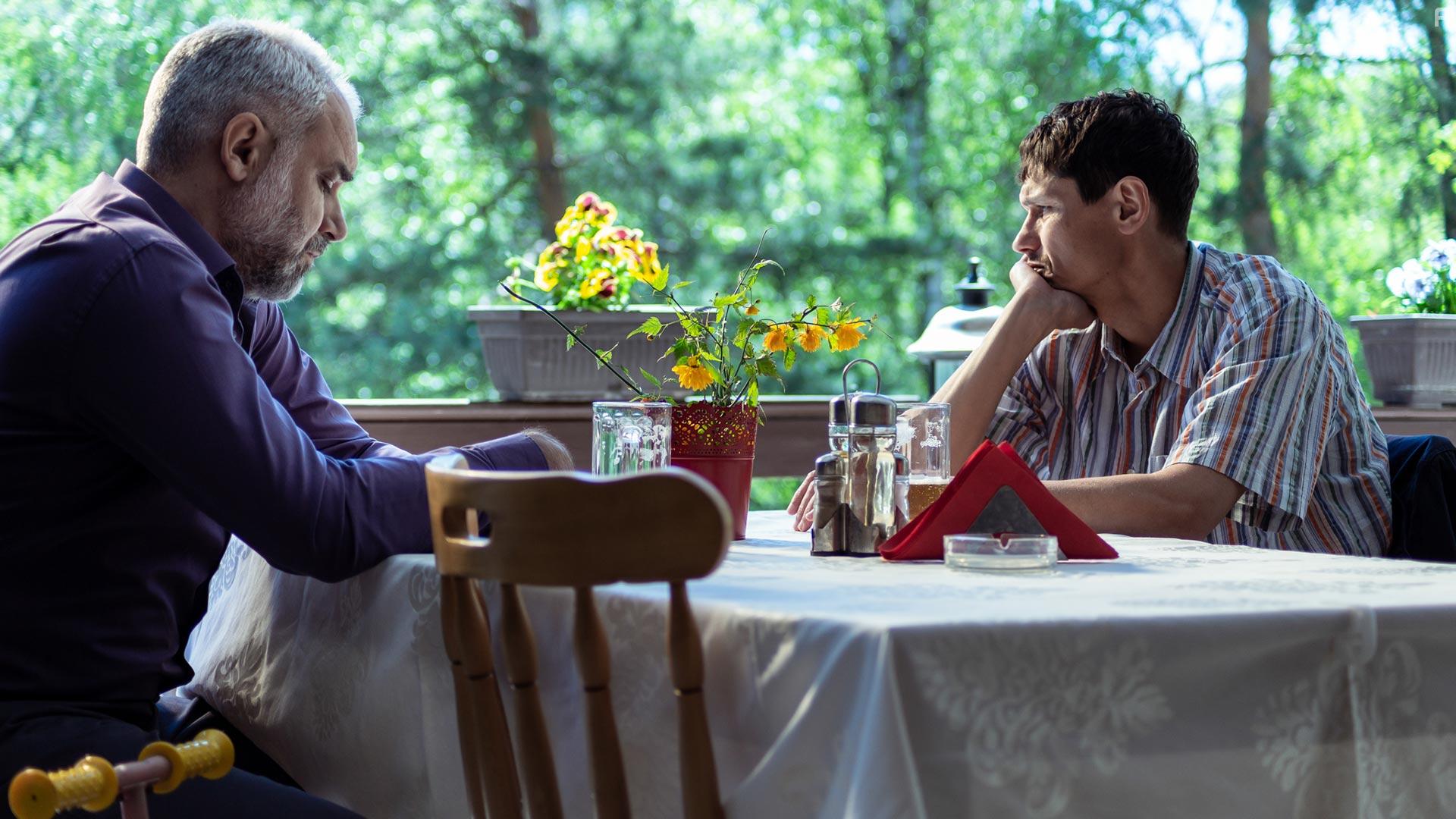 Iulian Postelnicu and Vitalie Bichir in Oameni de treaba (2022)