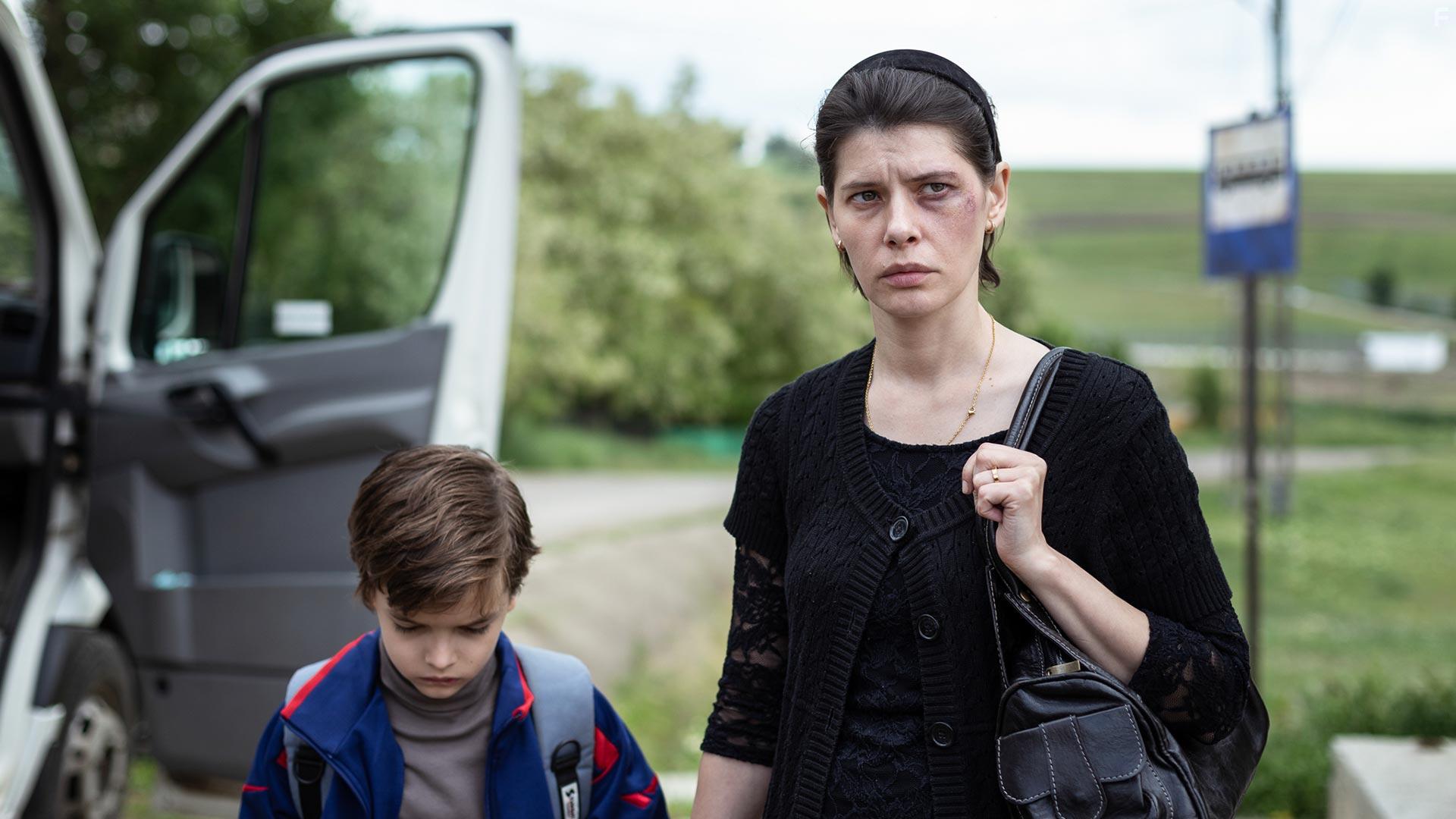 Crina Semciuc in Oameni de treaba (2022)