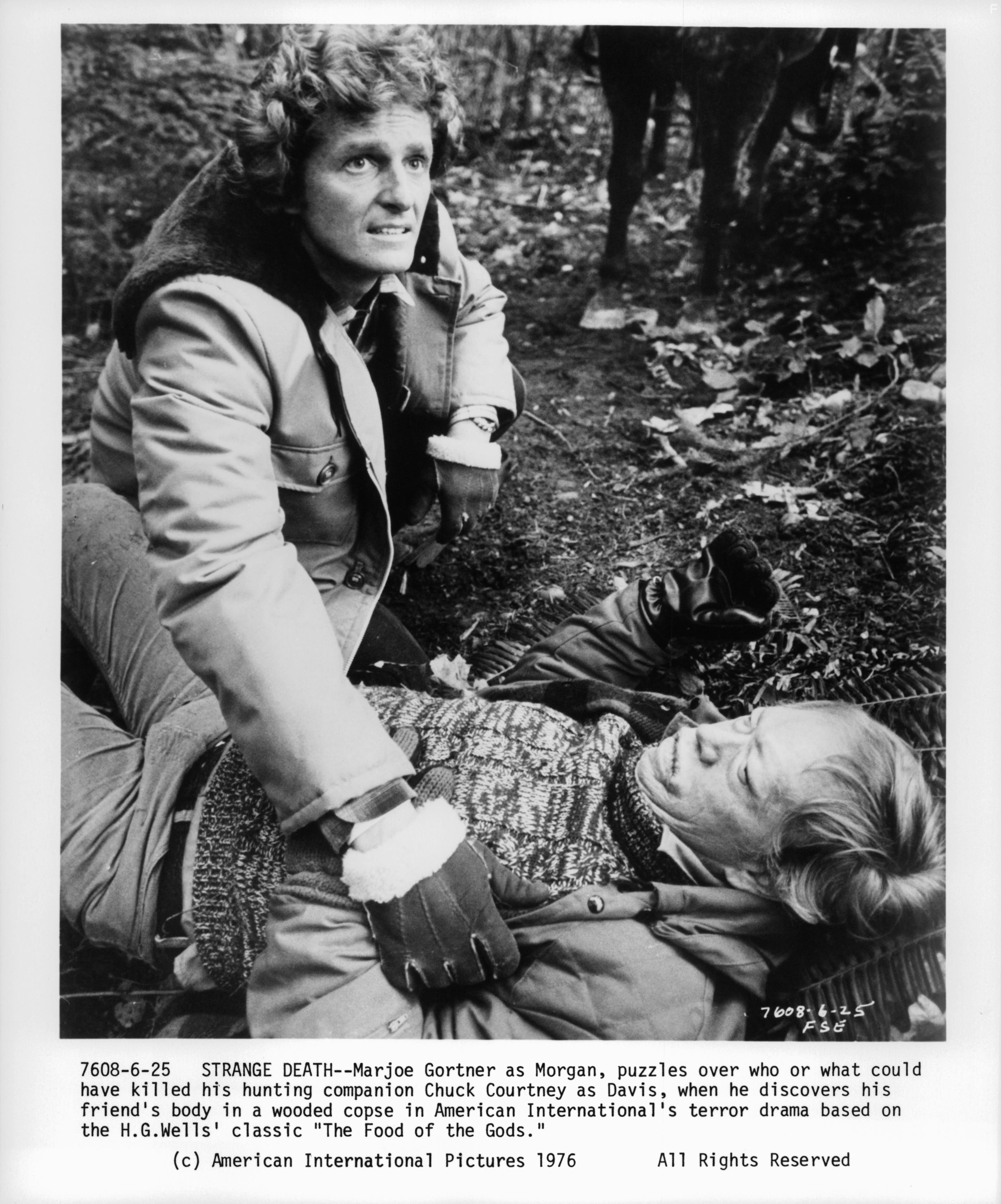 Chuck Courtney and Marjoe Gortner in Пища Богов (1976)