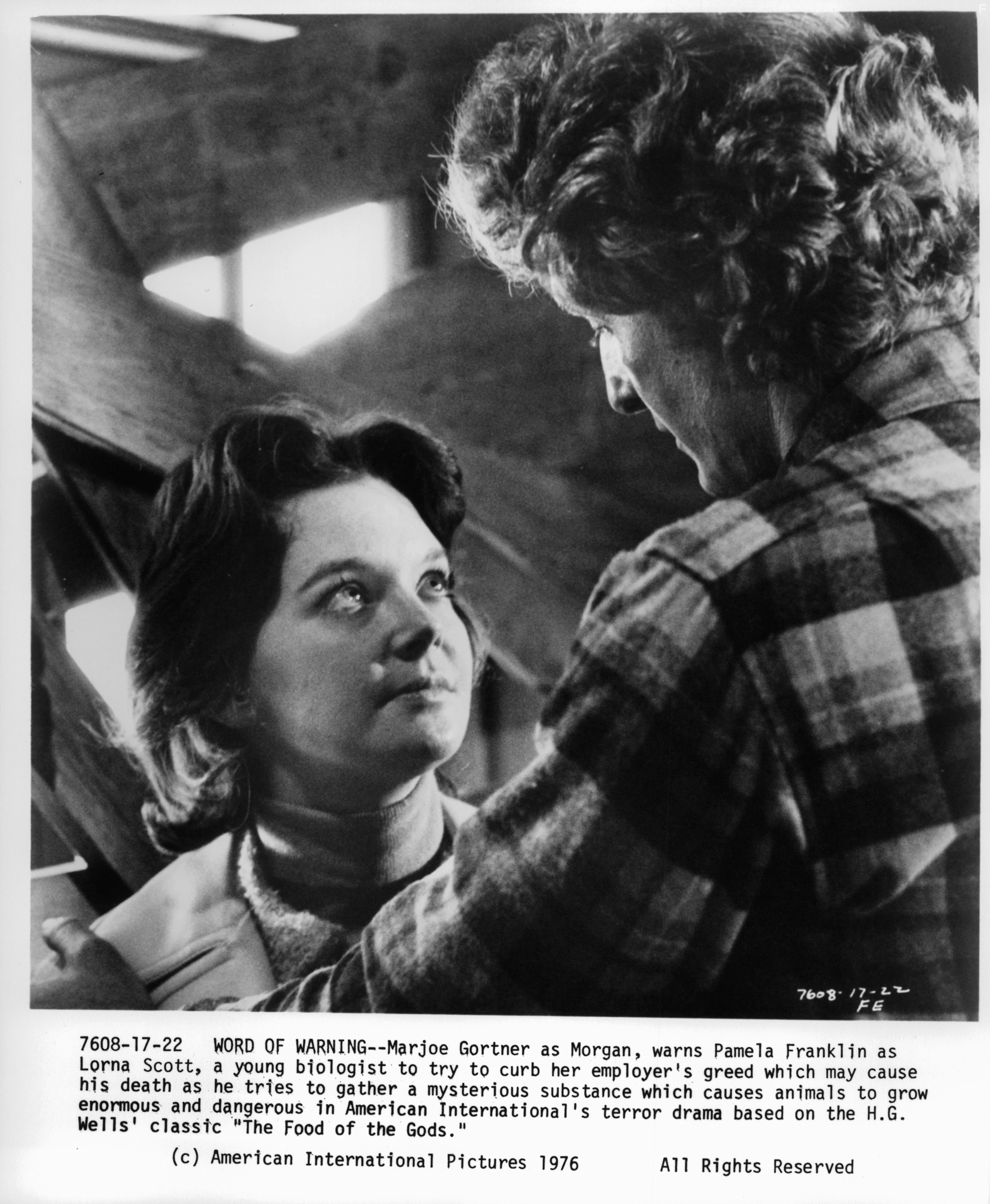 Pamela Franklin and Marjoe Gortner in Пища Богов (1976)