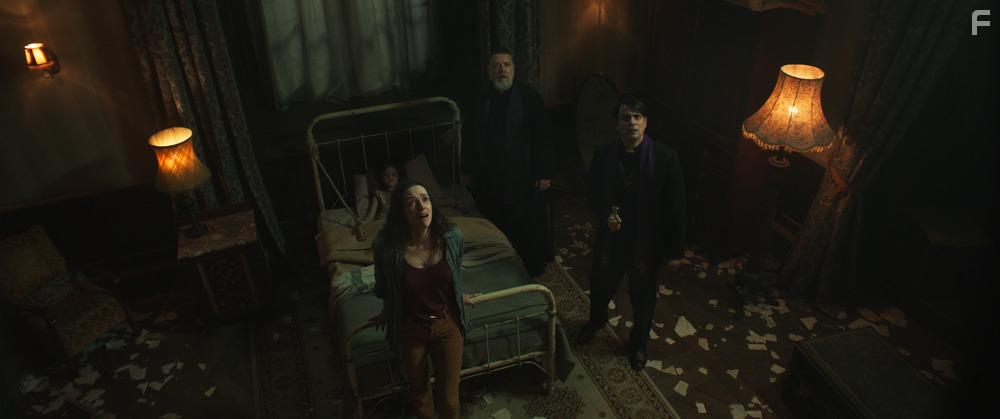 Russell Crowe, Peter DeSouza-Feighoney, Alex Essoe, and Daniel Zovatto in The Pope's Exorcist (2023)