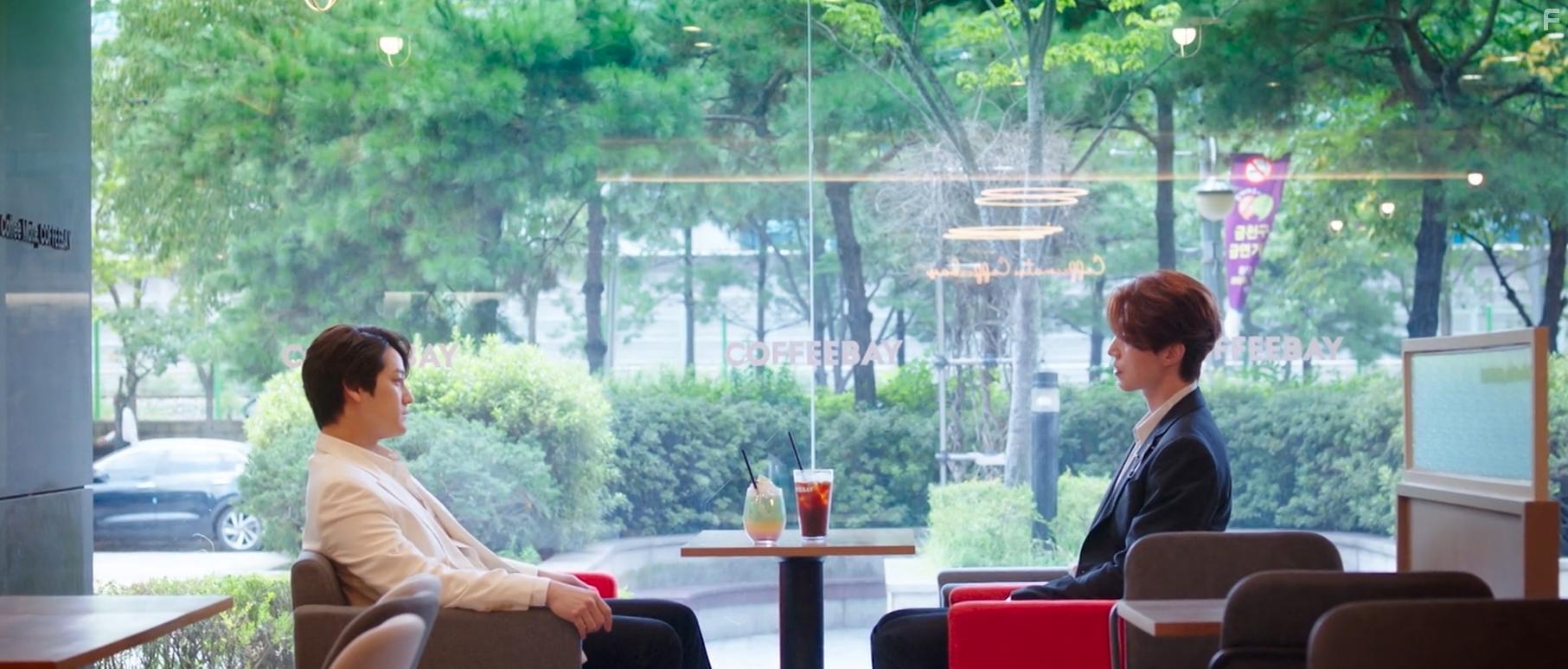 Lee Dong-wook and Kim Bum in Gumihodyeon (2020)