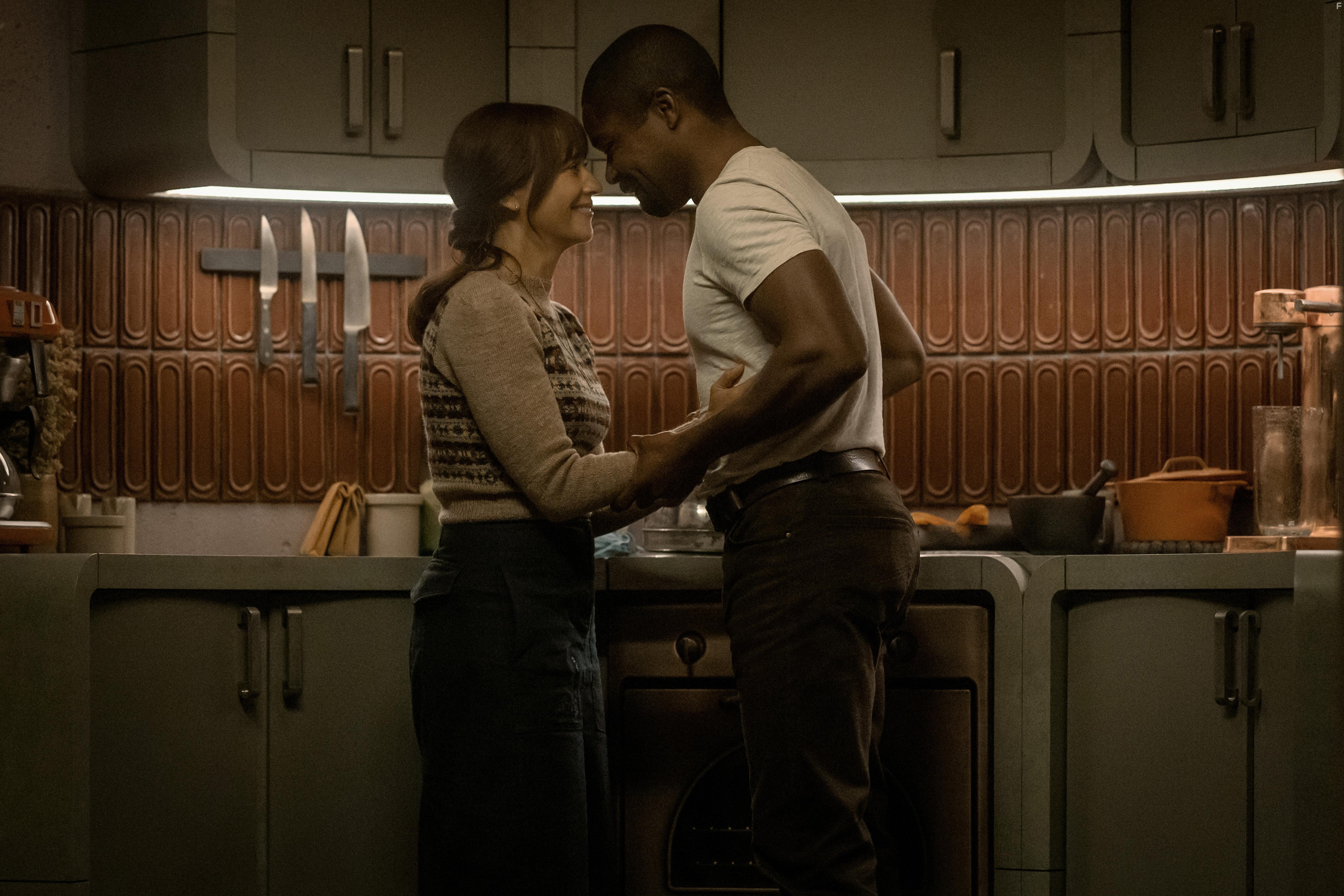 Rashida Jones and David Oyelowo in Silo (2023)