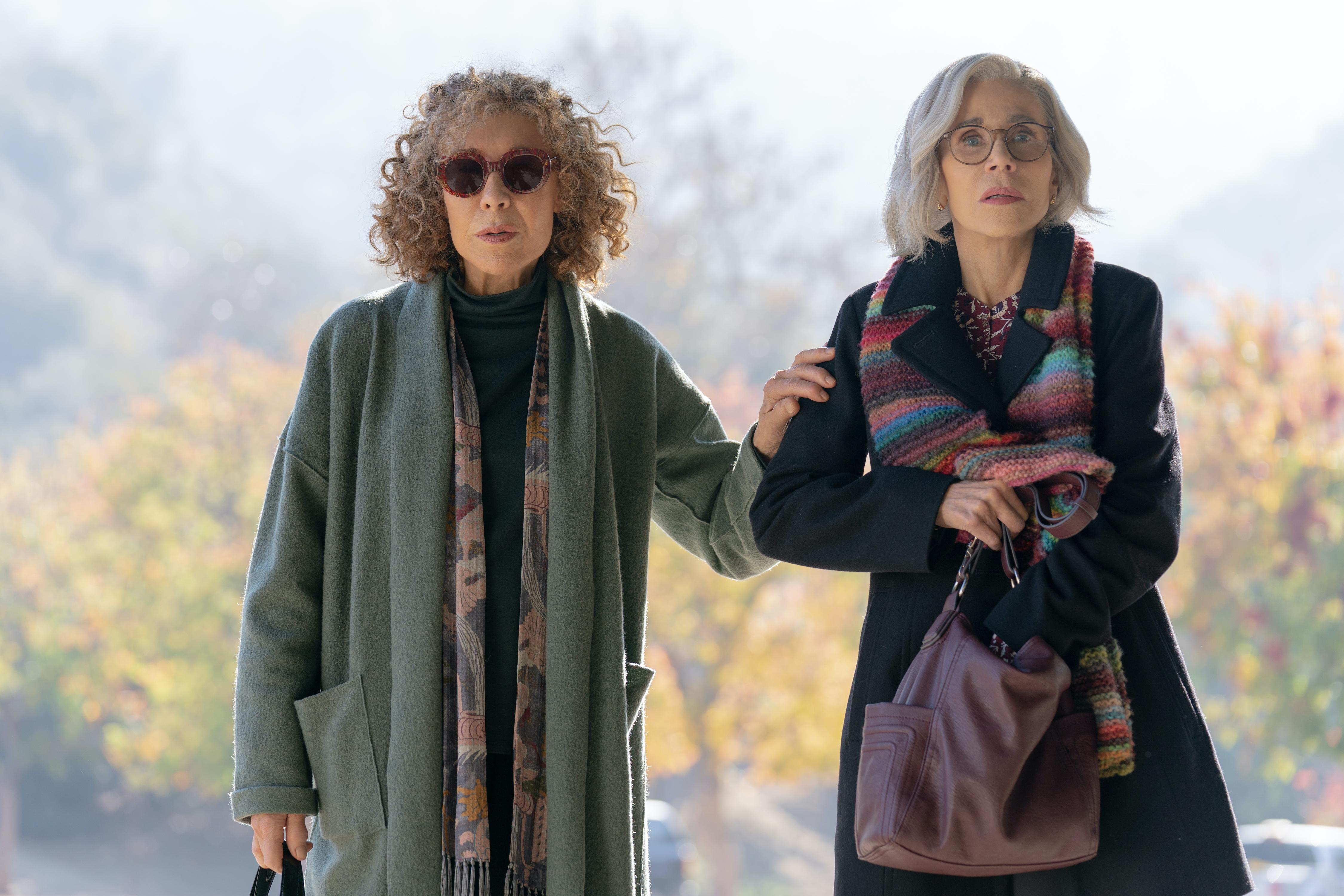 Jane Fonda and Lily Tomlin in Moving On (2022)