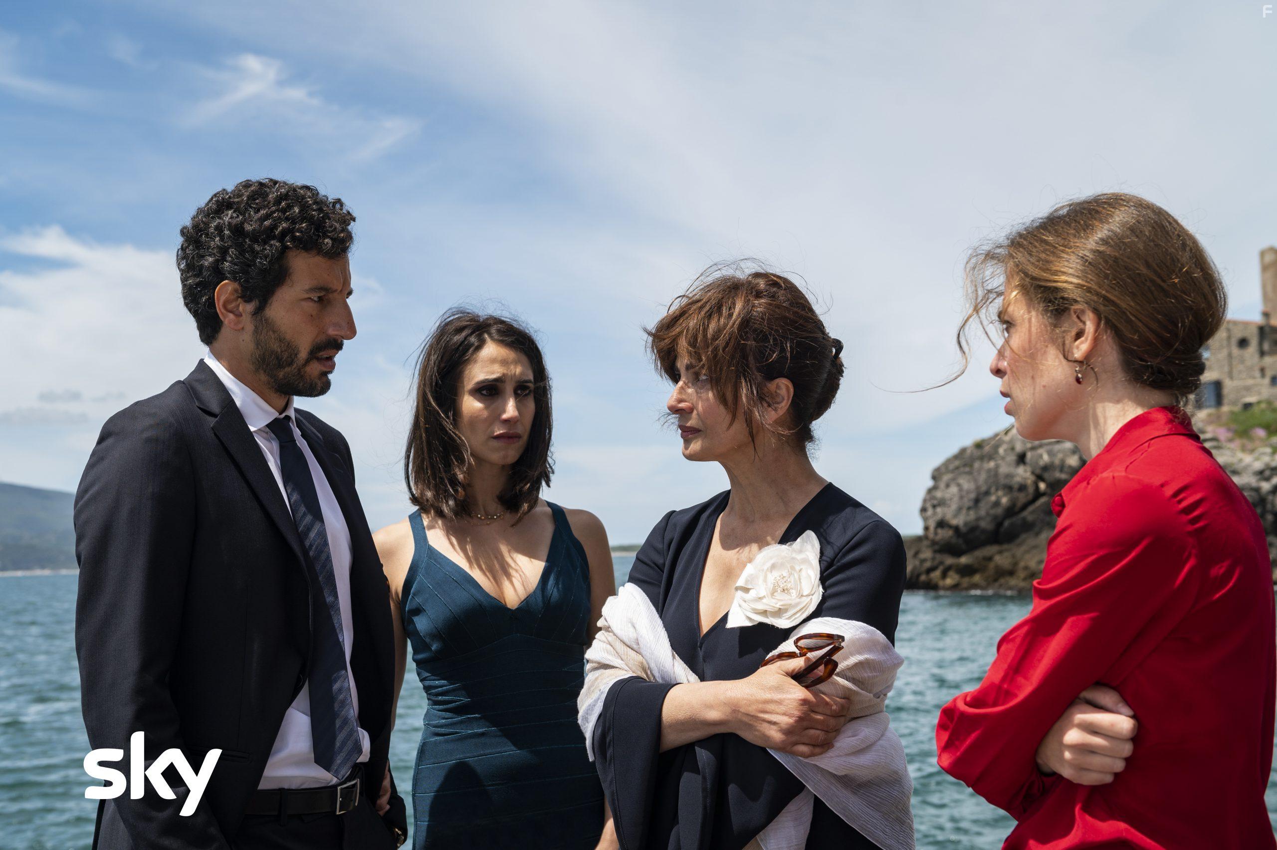 Laura Morante, Francesco Scianna, Laura Adriani, and Silvia D'Amico in A casa tutti bene - La serie (2021)