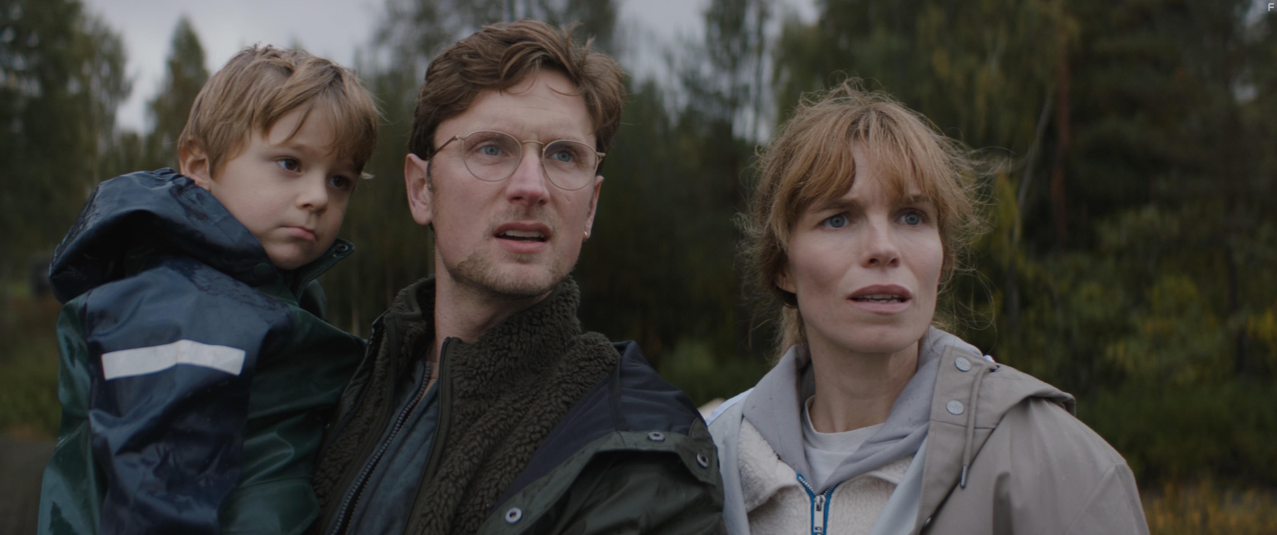 Marie Bach Hansen, Mihlo Olsen, and Mikkel Boe Flsgaard in Superposition (2023)