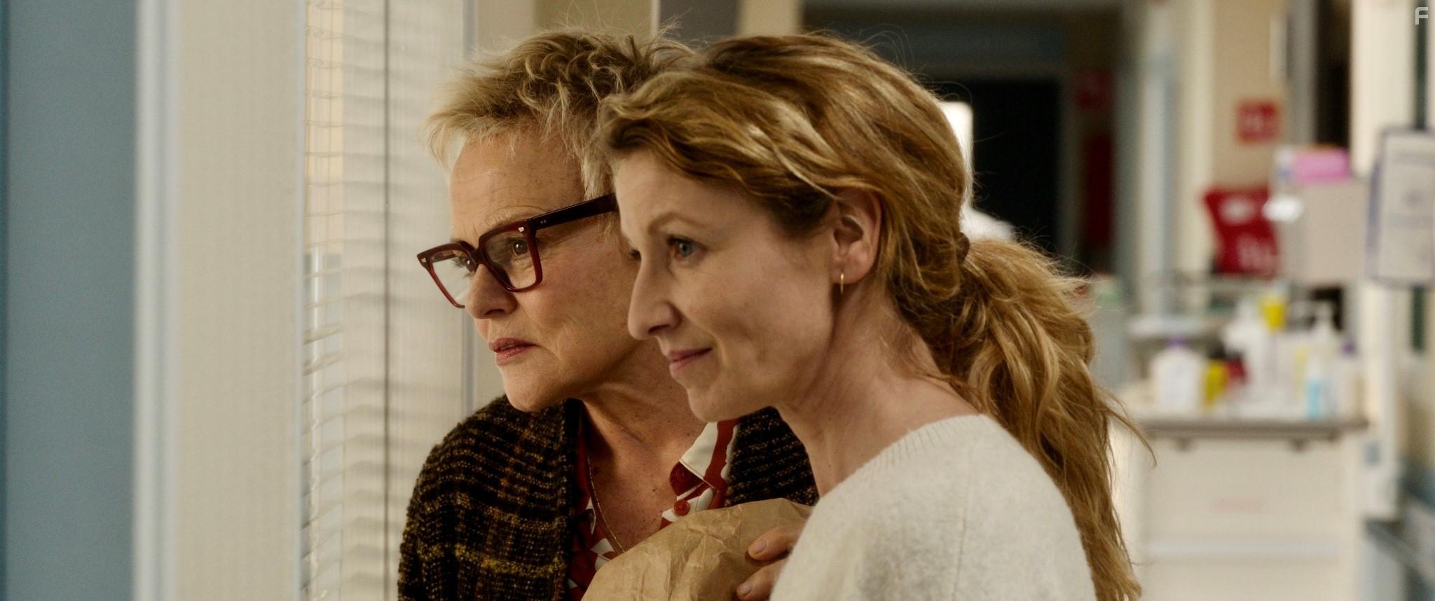 Alexandra Lamy and Muriel Robin in La chambre des merveilles (2023)