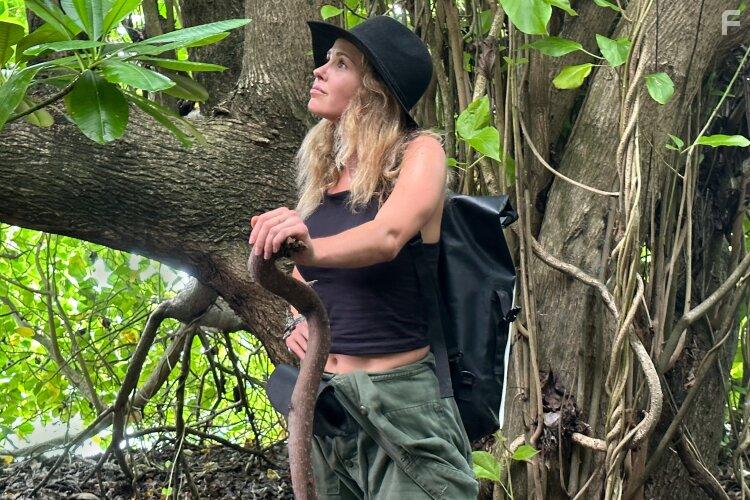 Jocelyn Hudon in Love in the Maldives (2023)