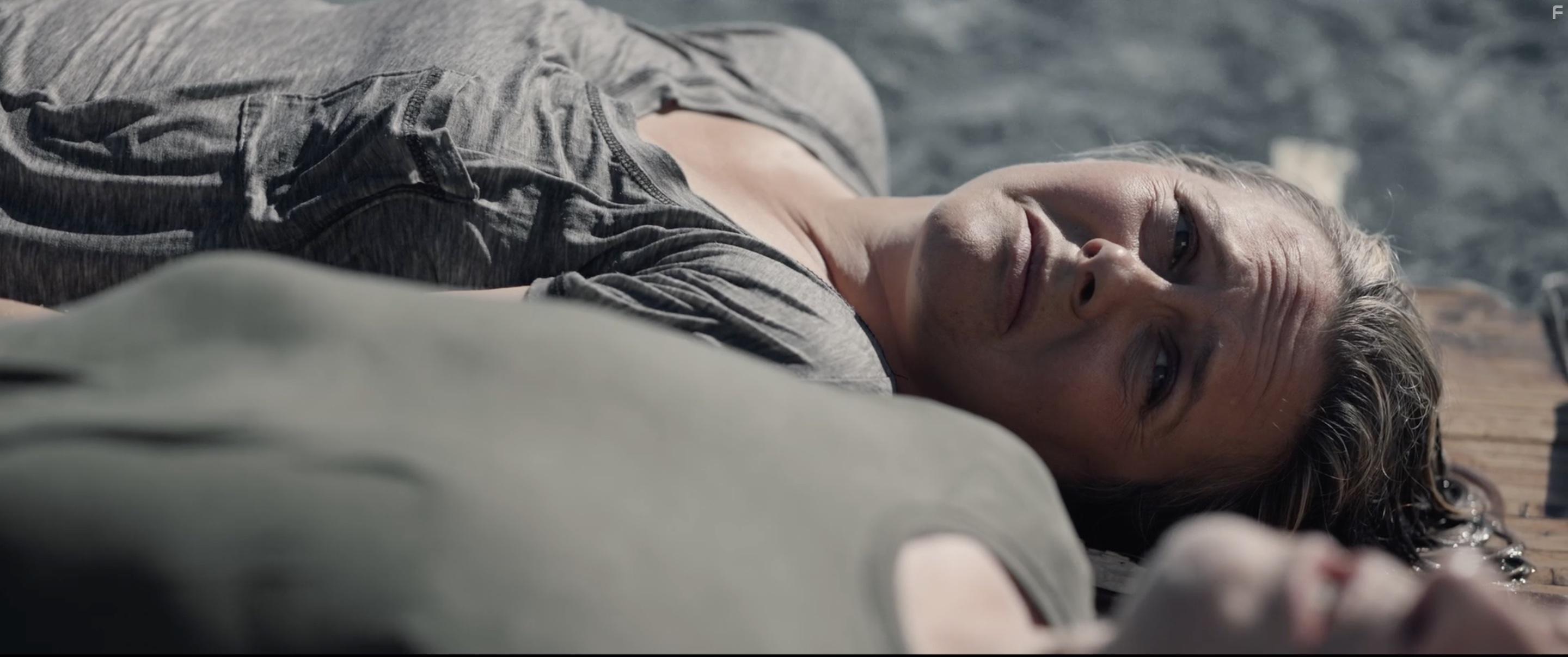 Alicia Silverstone and James Tupper in The Requin (2022)