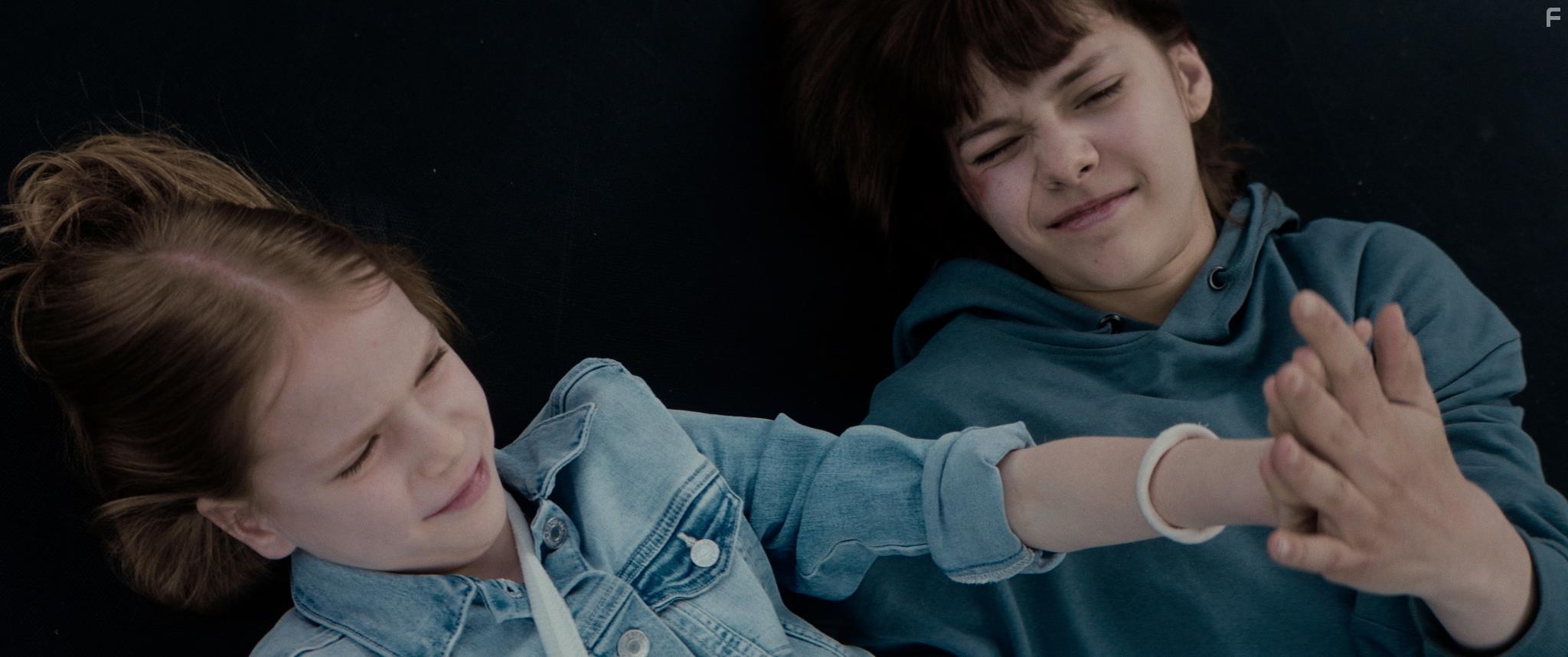 Emma Skirmante and Gerda Aljena in Masas (2022)