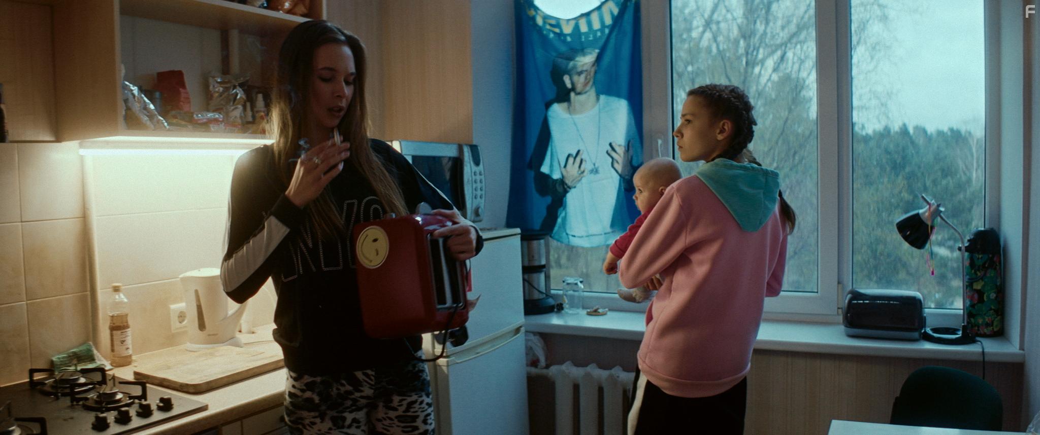 Emma Skirmante and Katrina Kreslina in Masas (2022)
