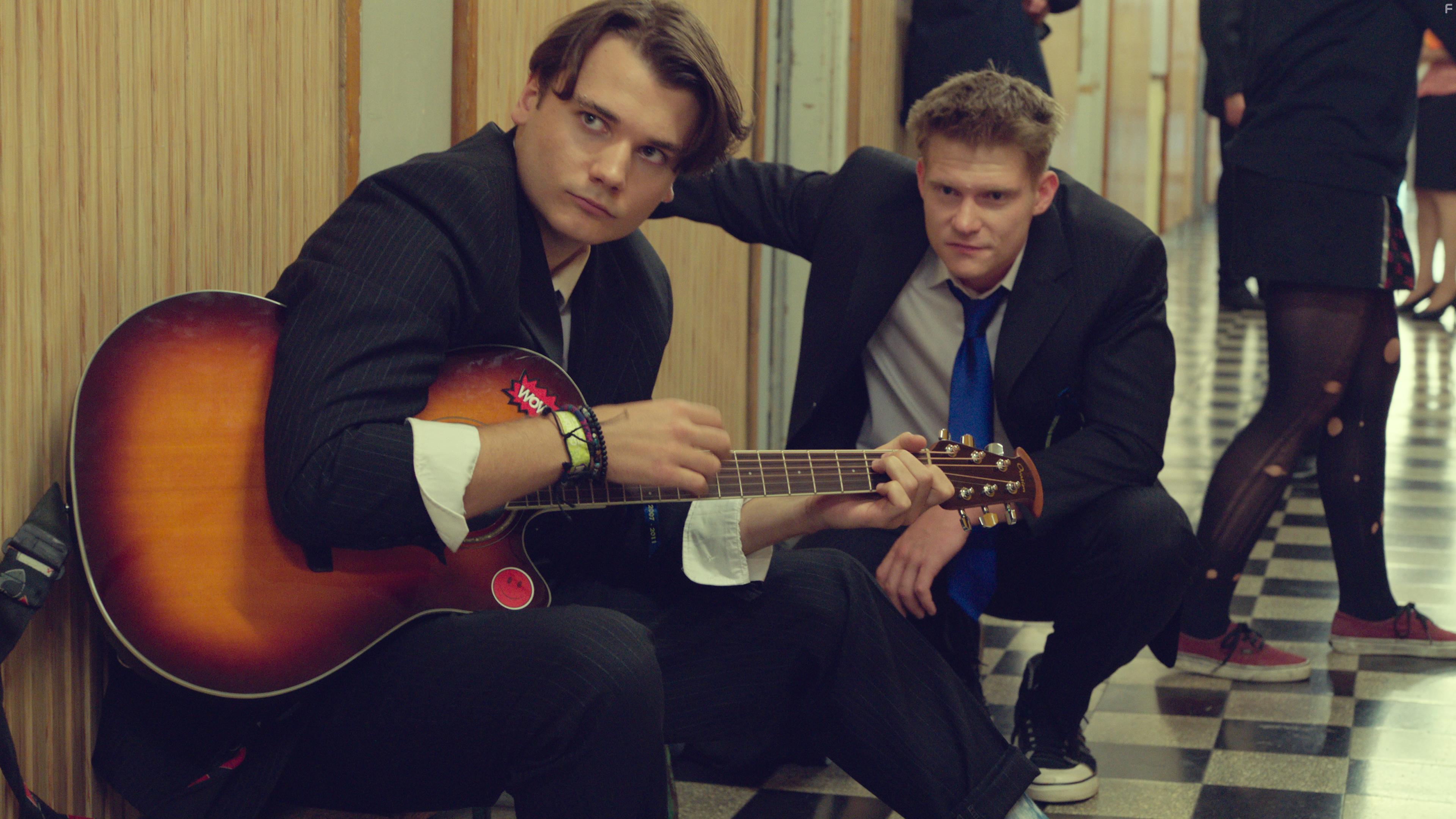 Botond Lelkes and Mrk Nagy in Egytt kezdtk (2022)