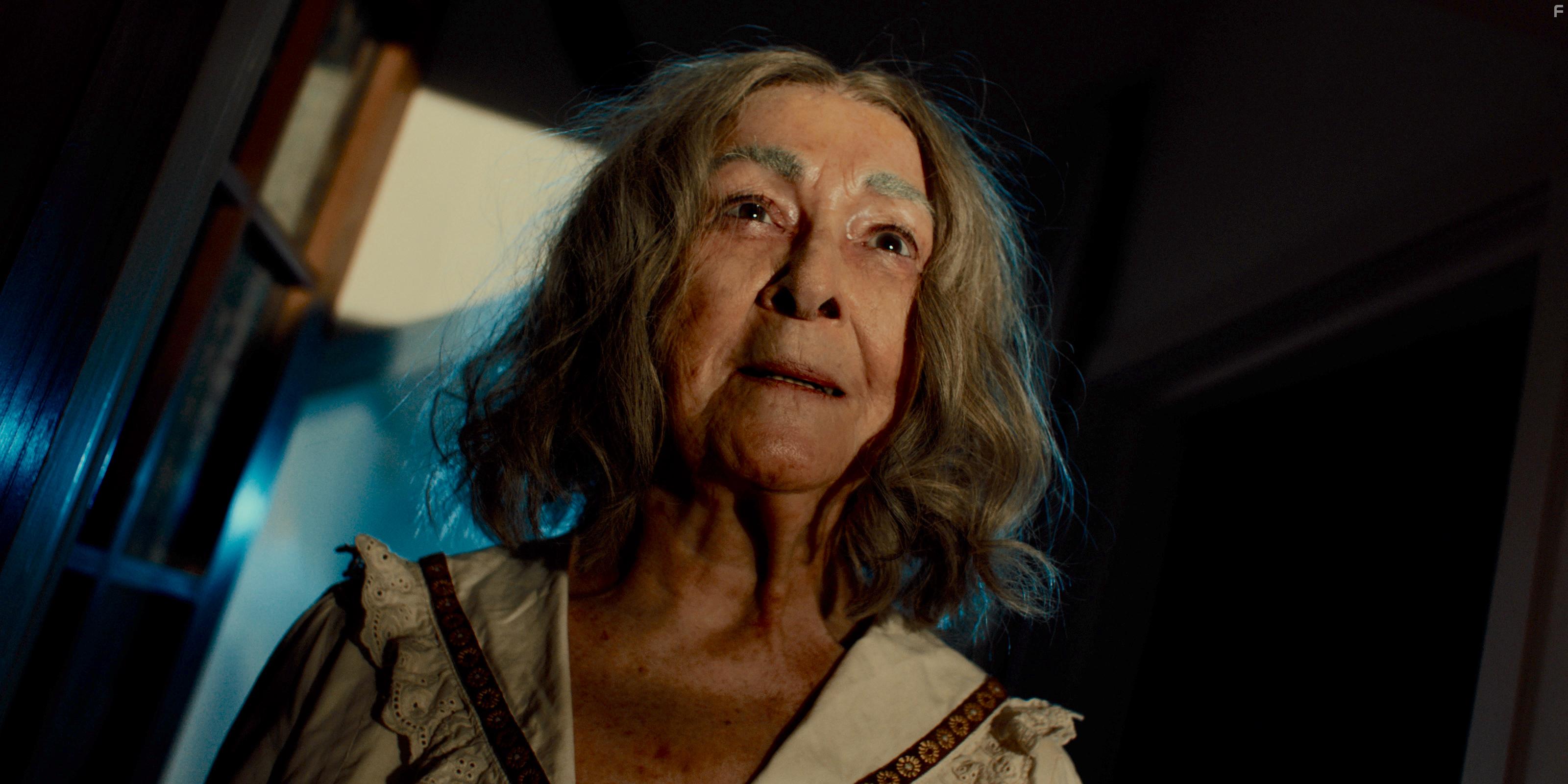 Jane Lowe in The Creeping (2022)