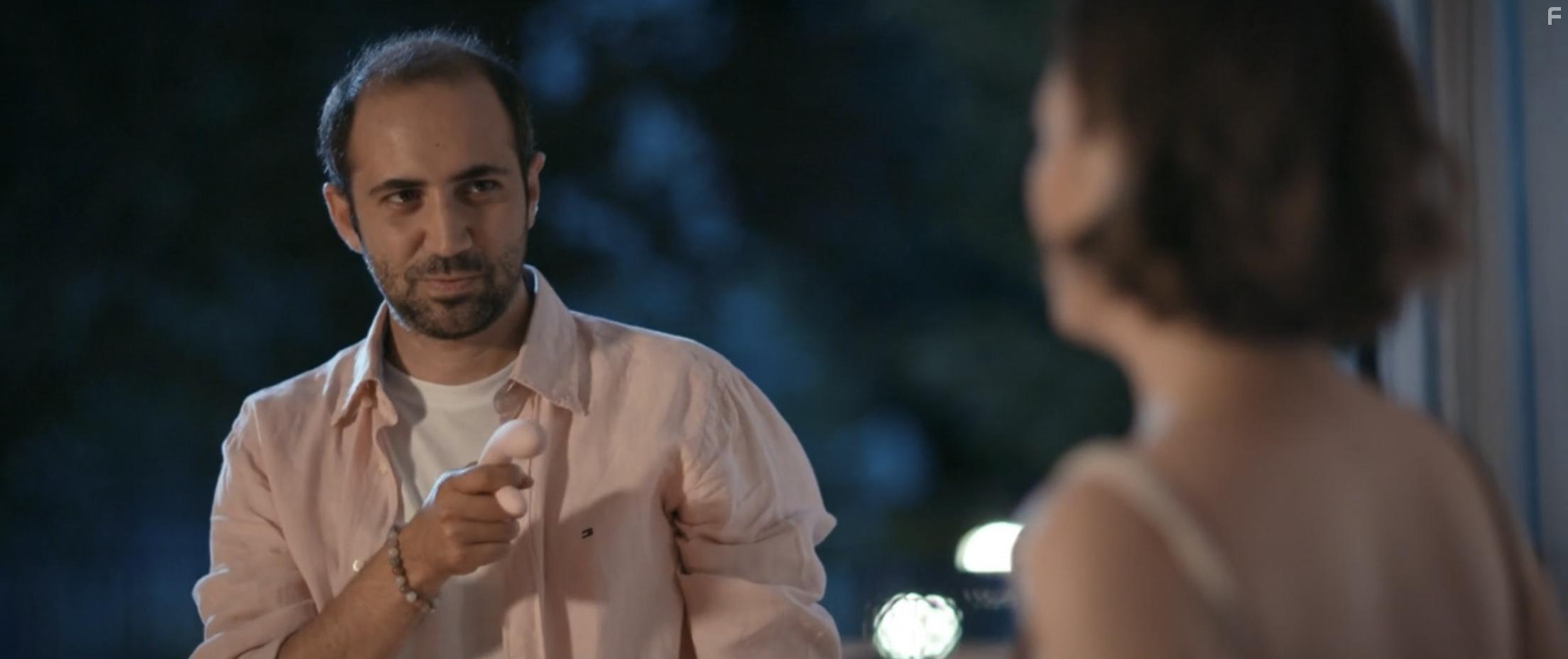 Deniz Isin and Sarp Bozkurt in Bizden Olur Mu (2022)